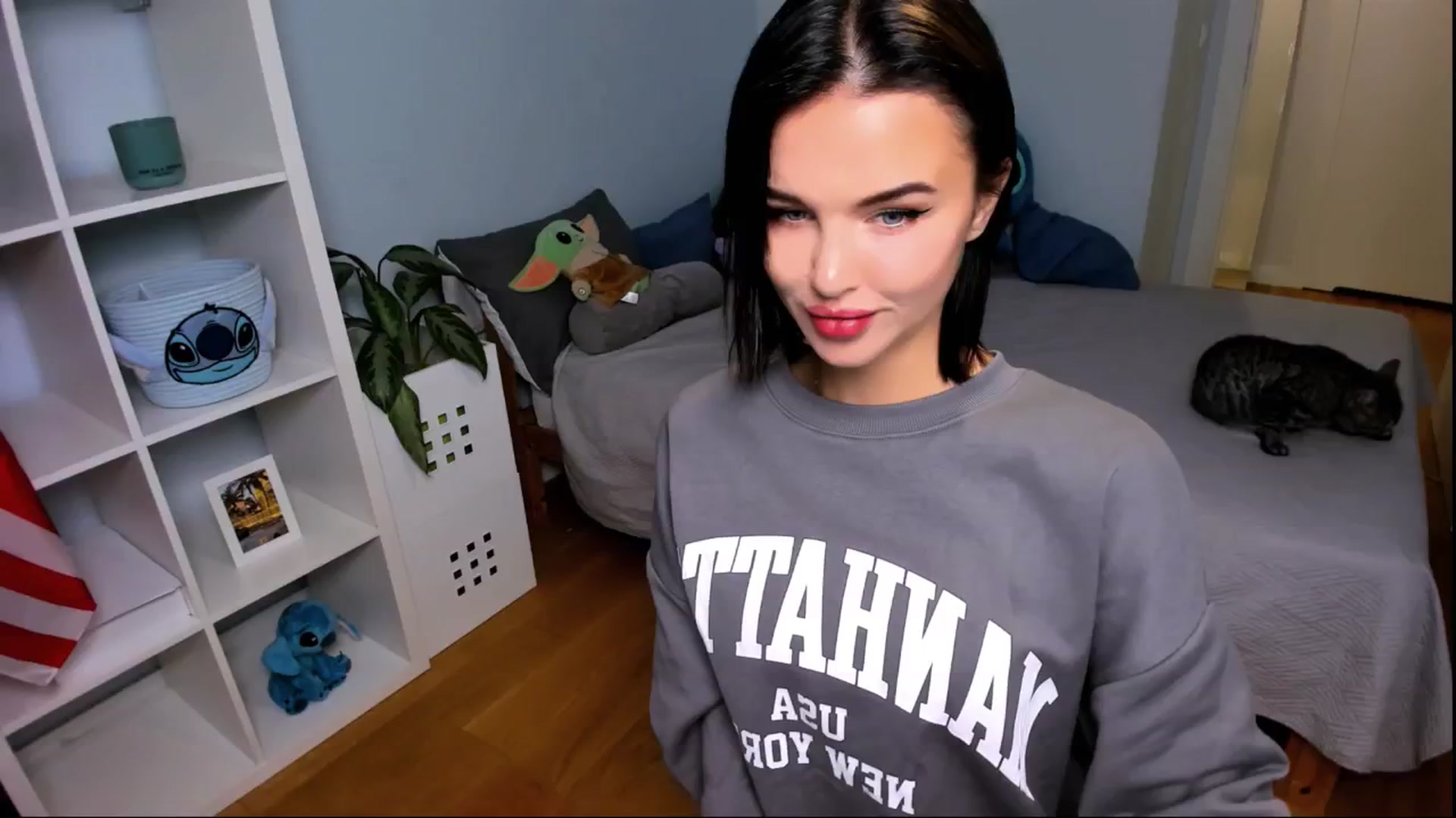 Gallery image thumbnail from LaNuitTresor's myfreecams stream on, 10/27/2024, 15:00 image 6 of 20