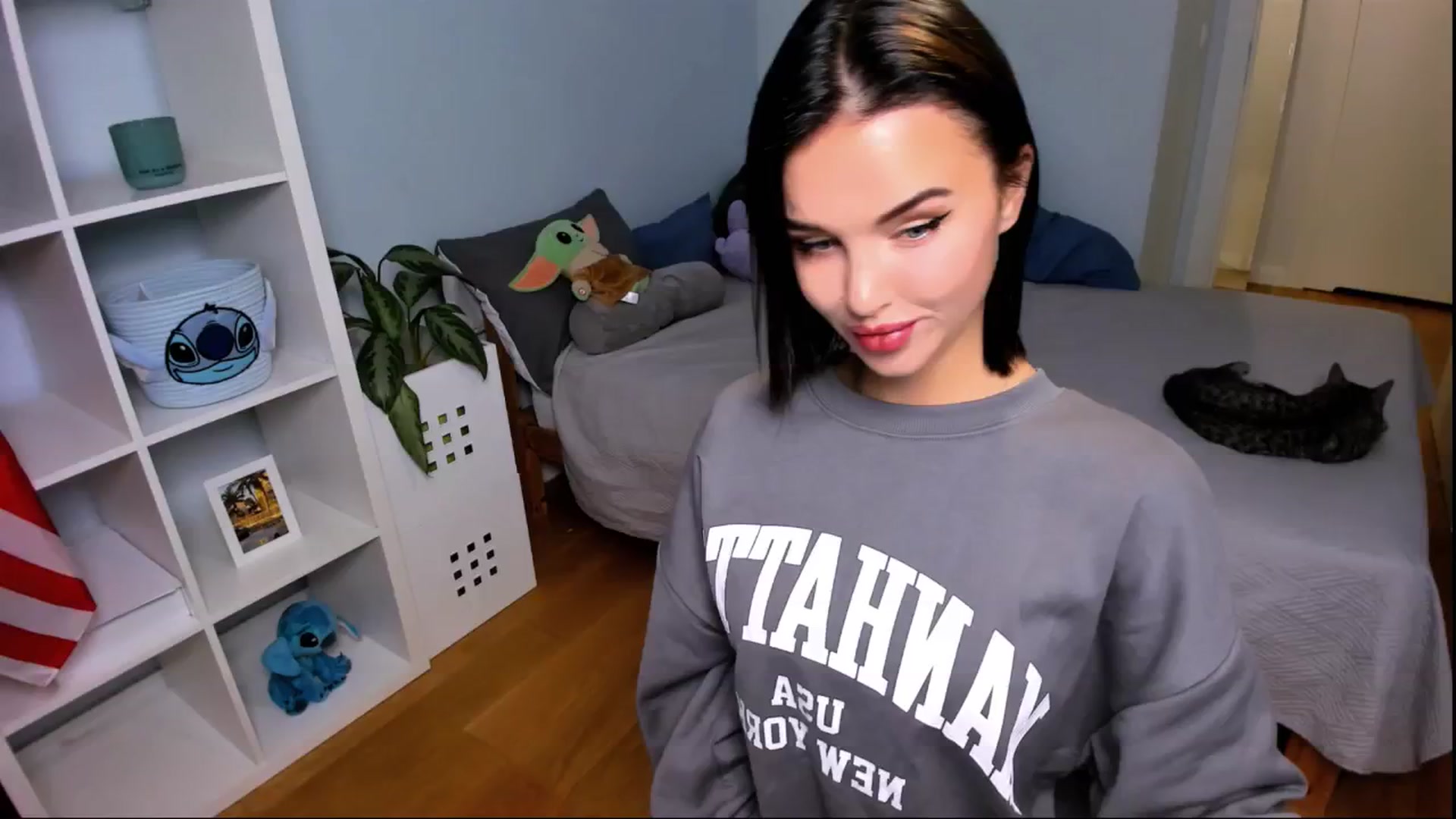 Gallery image thumbnail from LaNuitTresor's myfreecams stream on, 10/27/2024, 15:00 image 8 of 20