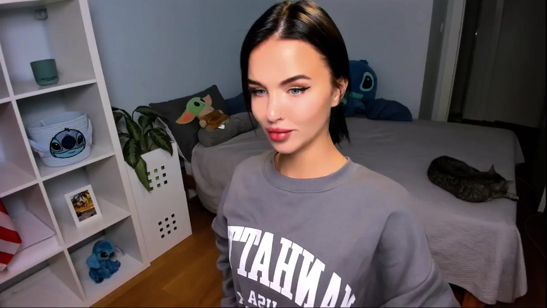 Gallery image thumbnail from LaNuitTresor's myfreecams stream on, 10/27/2024, 15:42 image 17 of 20
