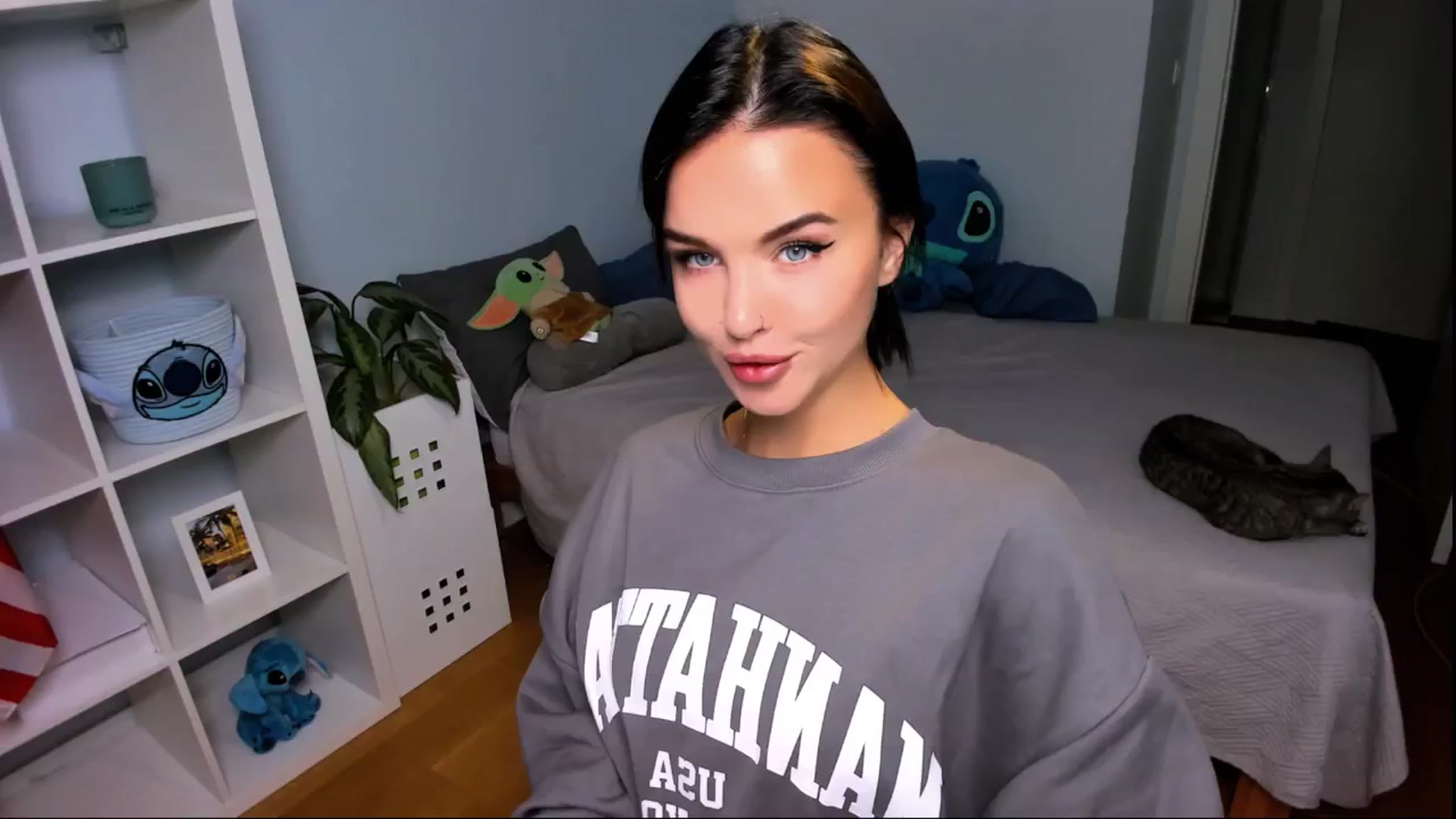 Gallery image thumbnail from LaNuitTresor's myfreecams stream on, 10/27/2024, 15:42 image 13 of 20
