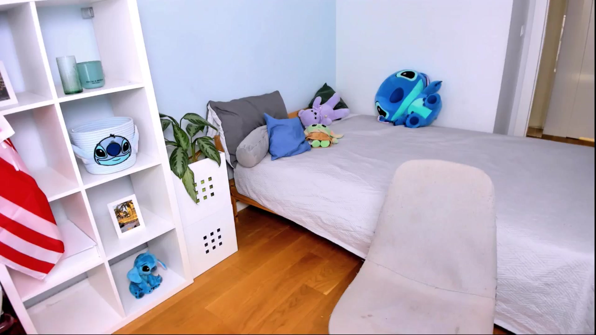 Gallery image thumbnail from LaNuitTresor's myfreecams stream on, 10/28/2024, 13:45 image 6 of 20