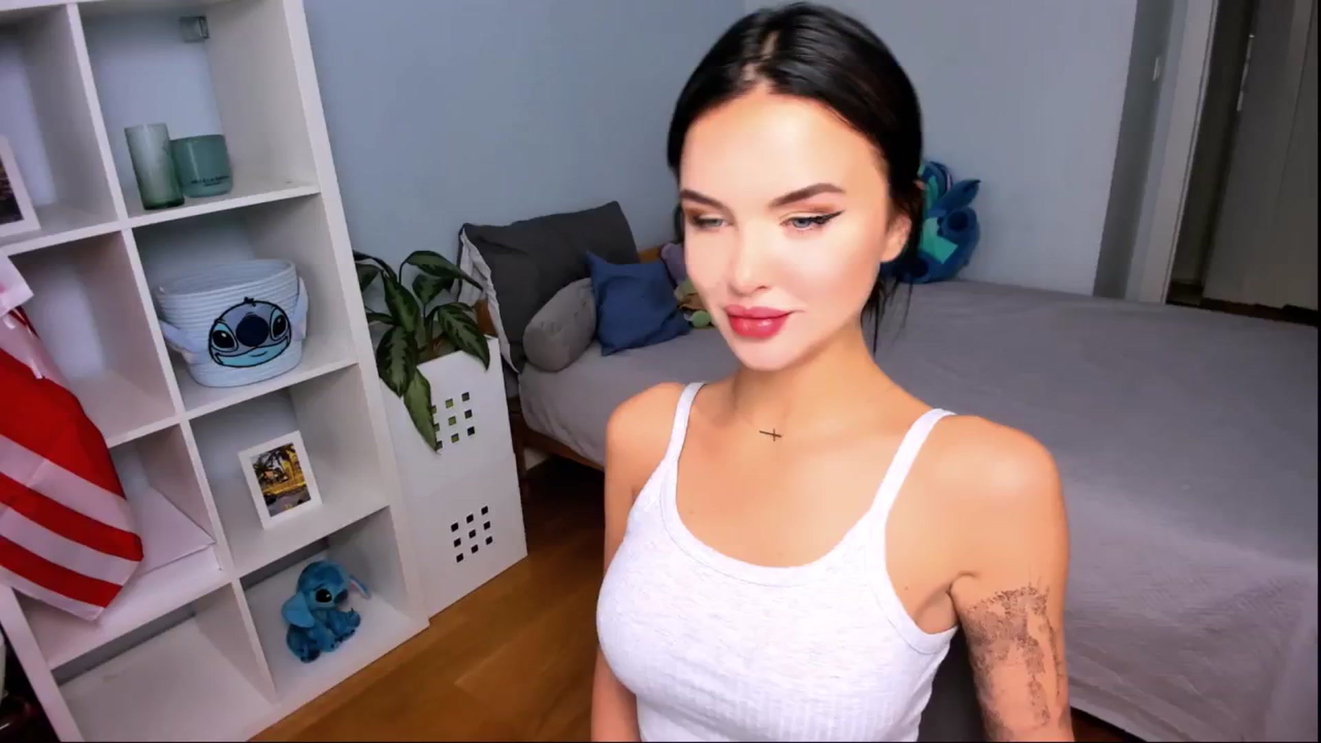 Gallery image thumbnail from LaNuitTresor's myfreecams stream on, 10/28/2024, 13:45 image 1 of 20