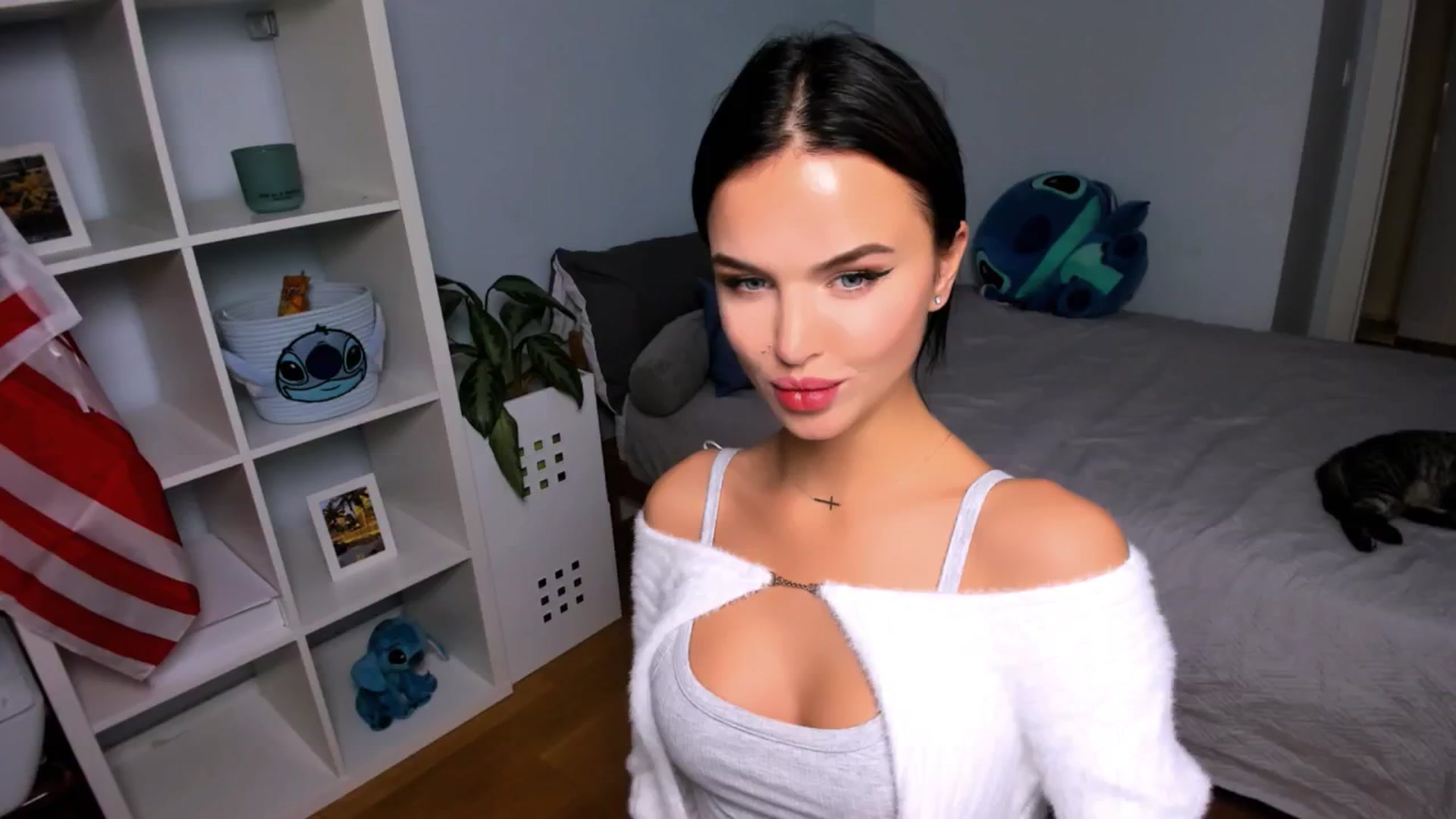 Gallery image thumbnail from LaNuitTresor's myfreecams stream on, 10/28/2024, 20:45 image 9 of 20