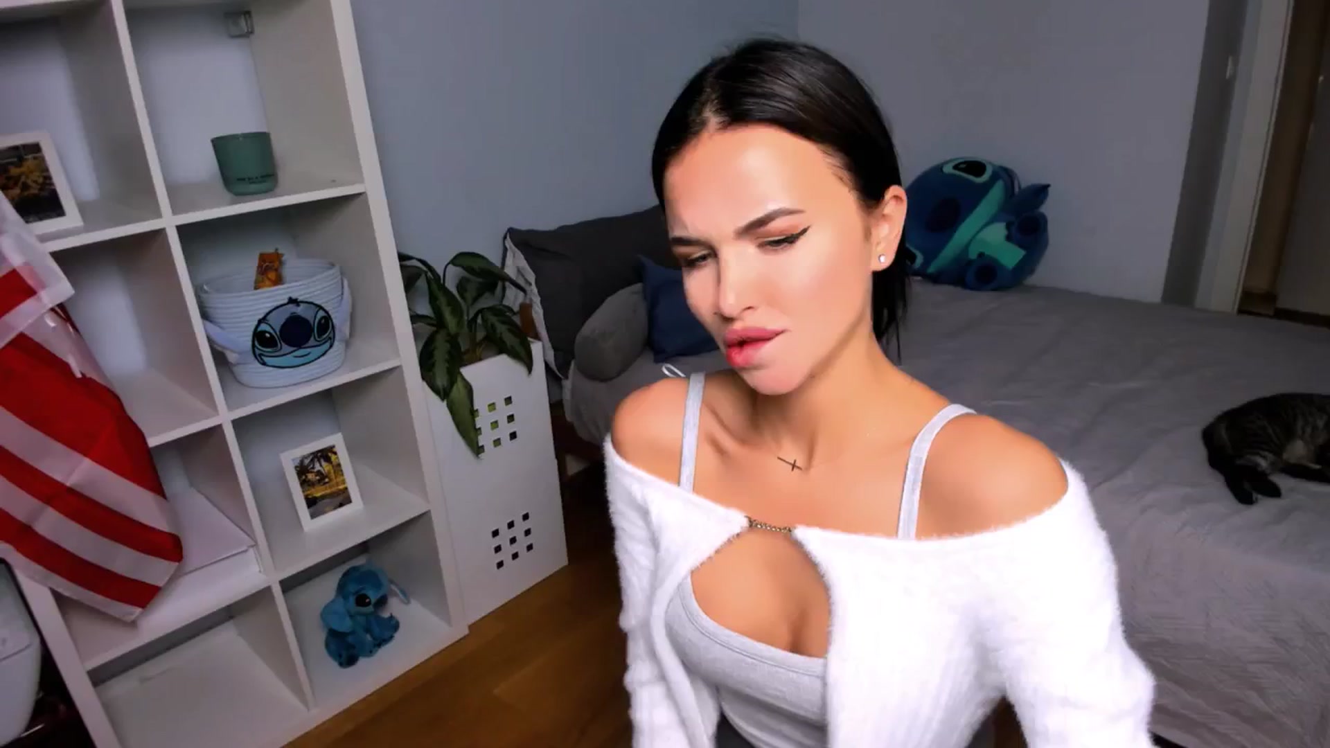 Gallery image thumbnail from LaNuitTresor's myfreecams stream on, 10/28/2024, 20:45 image 8 of 20