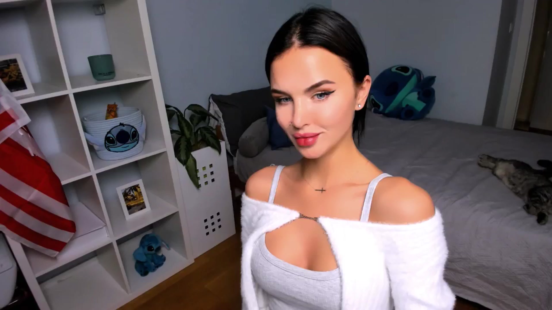 Gallery image thumbnail from LaNuitTresor's myfreecams stream on, 10/28/2024, 20:45 image 12 of 20