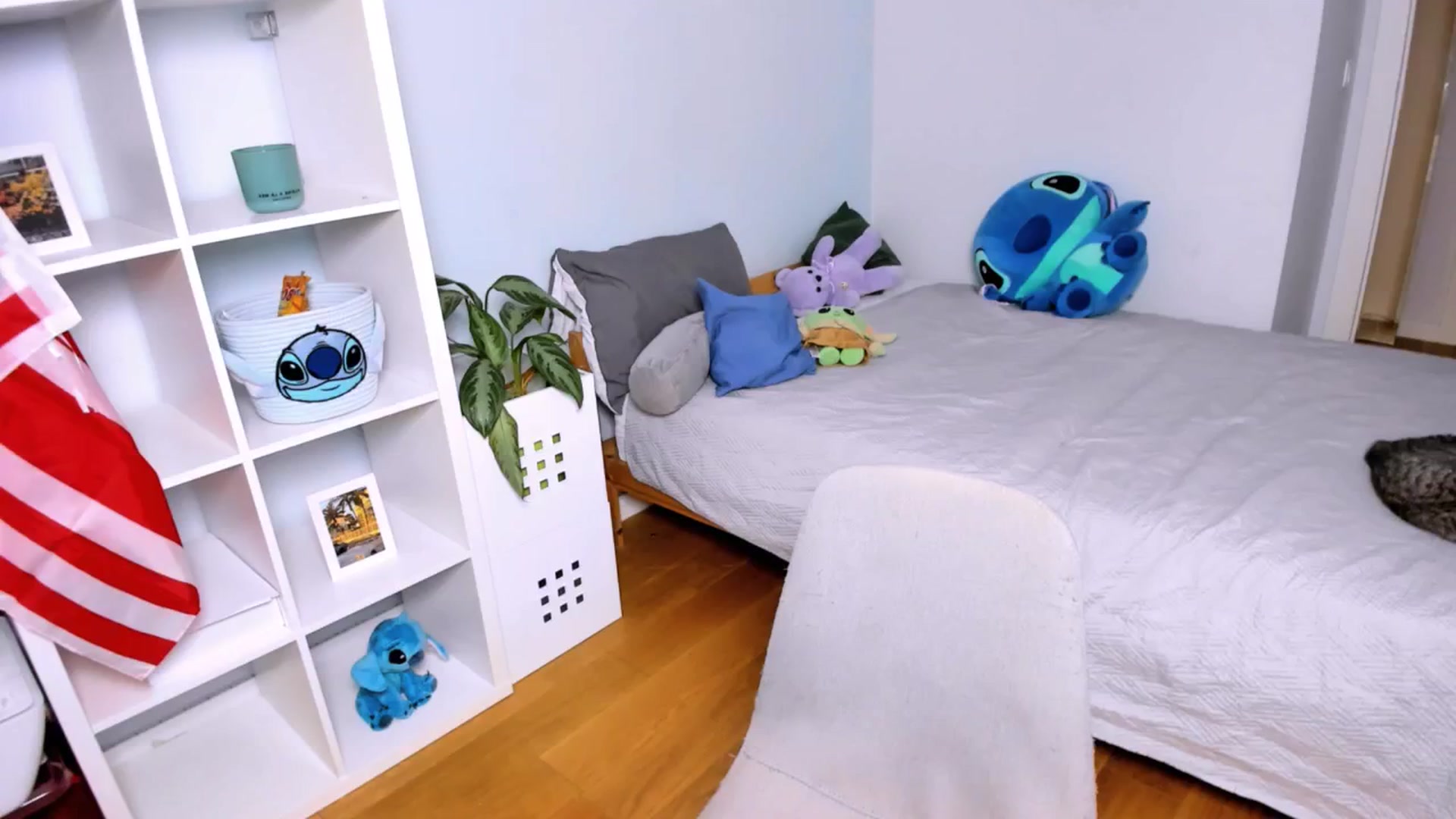 Gallery image thumbnail from LaNuitTresor's myfreecams stream on, 10/28/2024, 20:45 image 18 of 20