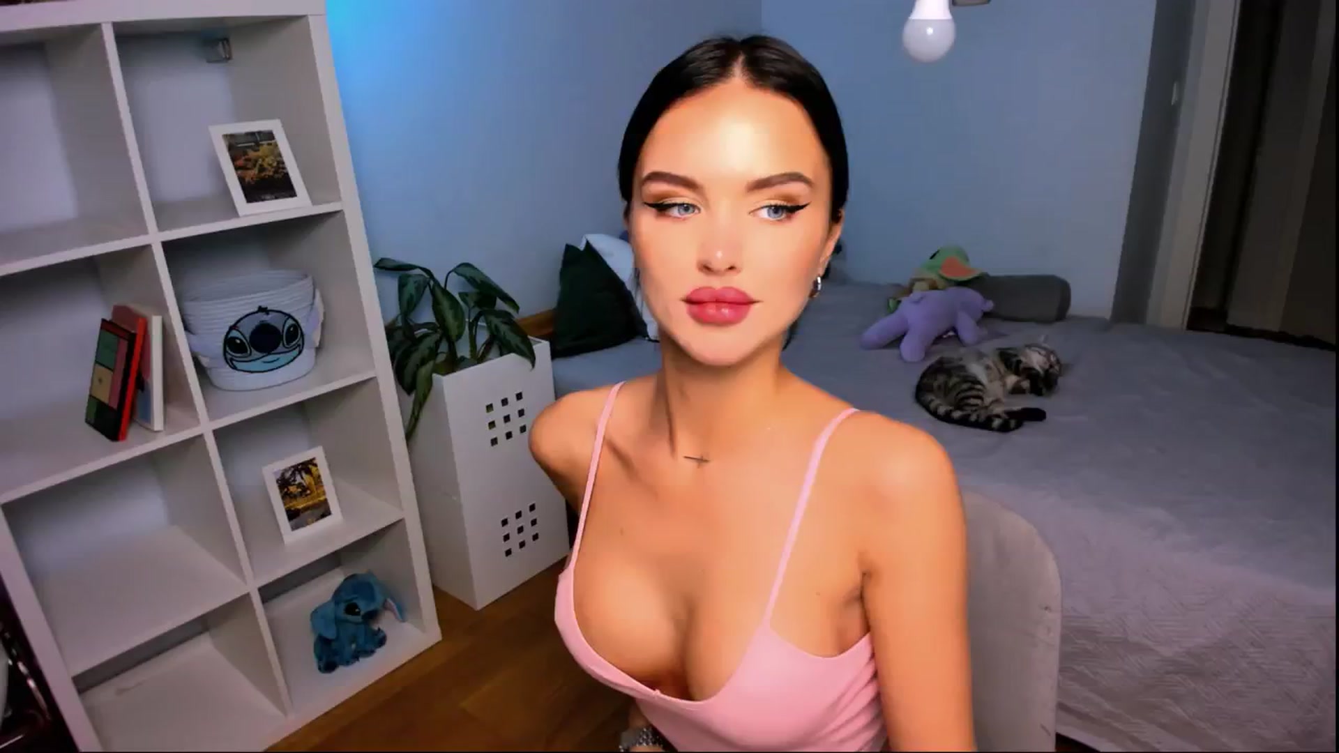 Gallery image thumbnail from LaNuitTresor's myfreecams stream on, 11/08/2024, 18:21 image 2 of 20