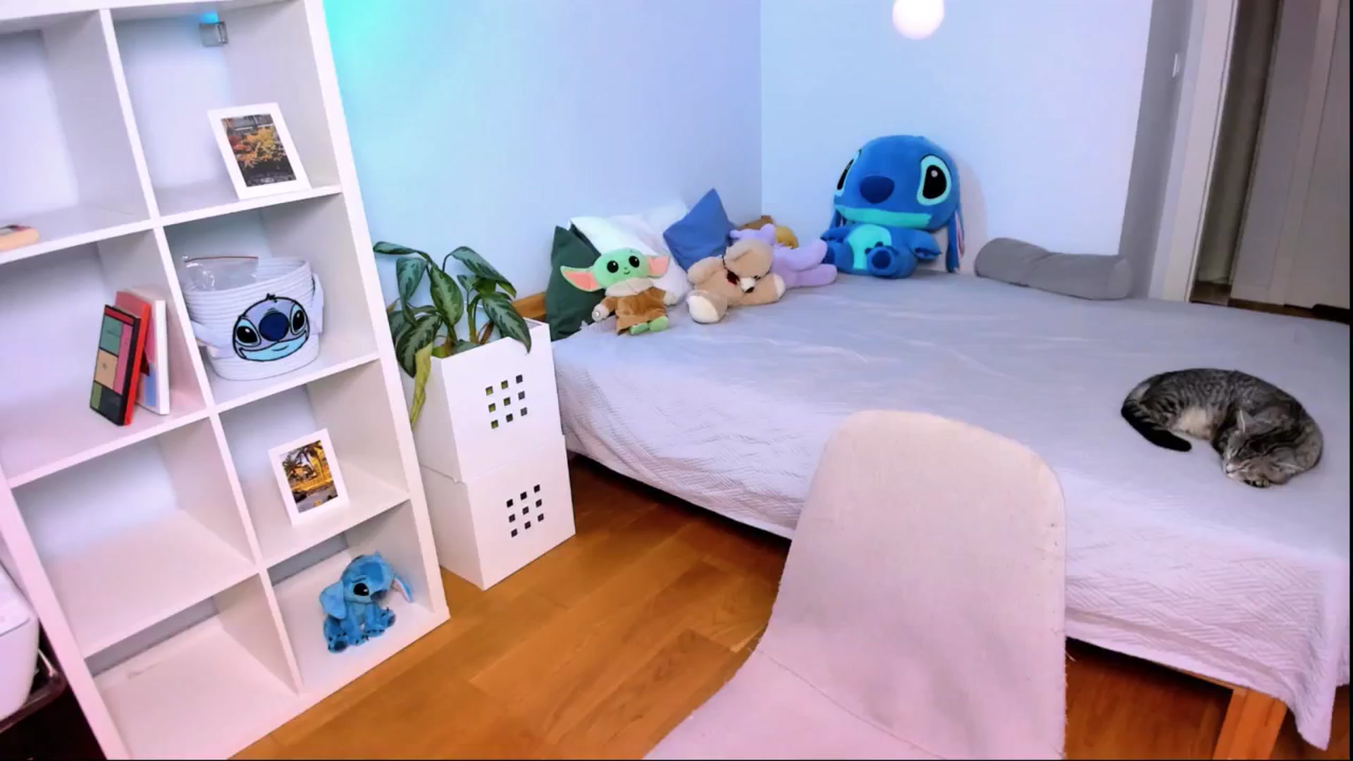 Gallery image thumbnail from LaNuitTresor's myfreecams stream on, 11/13/2024, 15:43 image 16 of 20