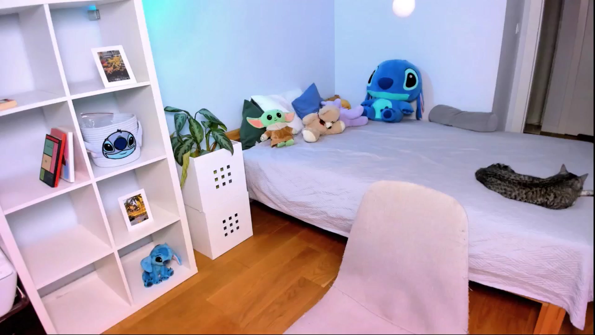 Gallery image thumbnail from LaNuitTresor's myfreecams stream on, 11/13/2024, 15:43 image 19 of 20