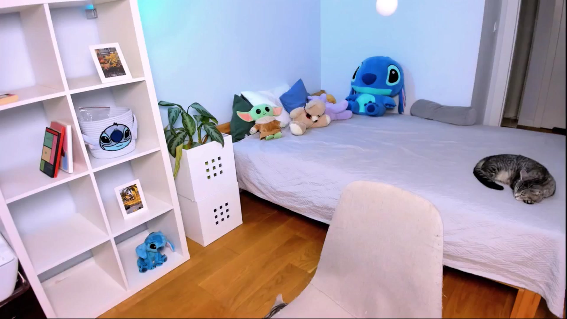 Gallery image thumbnail from LaNuitTresor's myfreecams stream on, 11/13/2024, 15:43 image 3 of 20