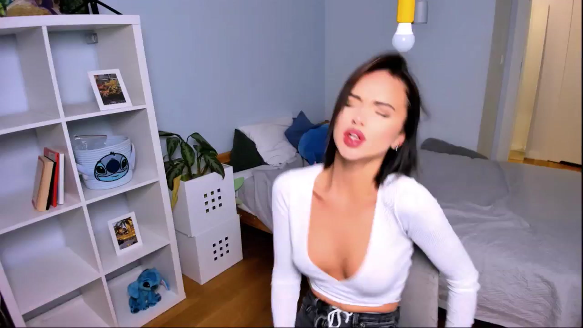 Gallery image thumbnail from LaNuitTresor's myfreecams stream on, 11/15/2024, 16:24 image 16 of 20