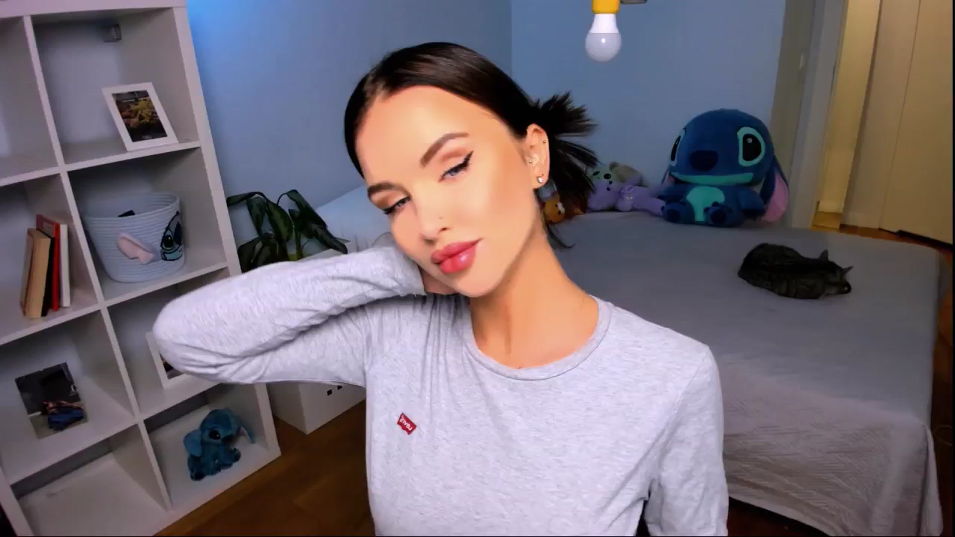 Gallery image thumbnail from LaNuitTresor's myfreecams stream on, 11/20/2024, 14:20 image 7 of 20