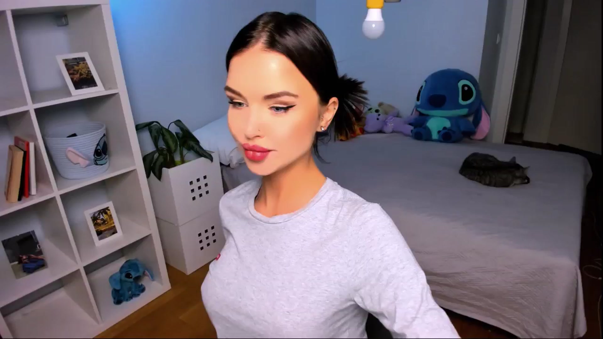 Gallery image thumbnail from LaNuitTresor's myfreecams stream on, 11/20/2024, 14:20 image 2 of 20