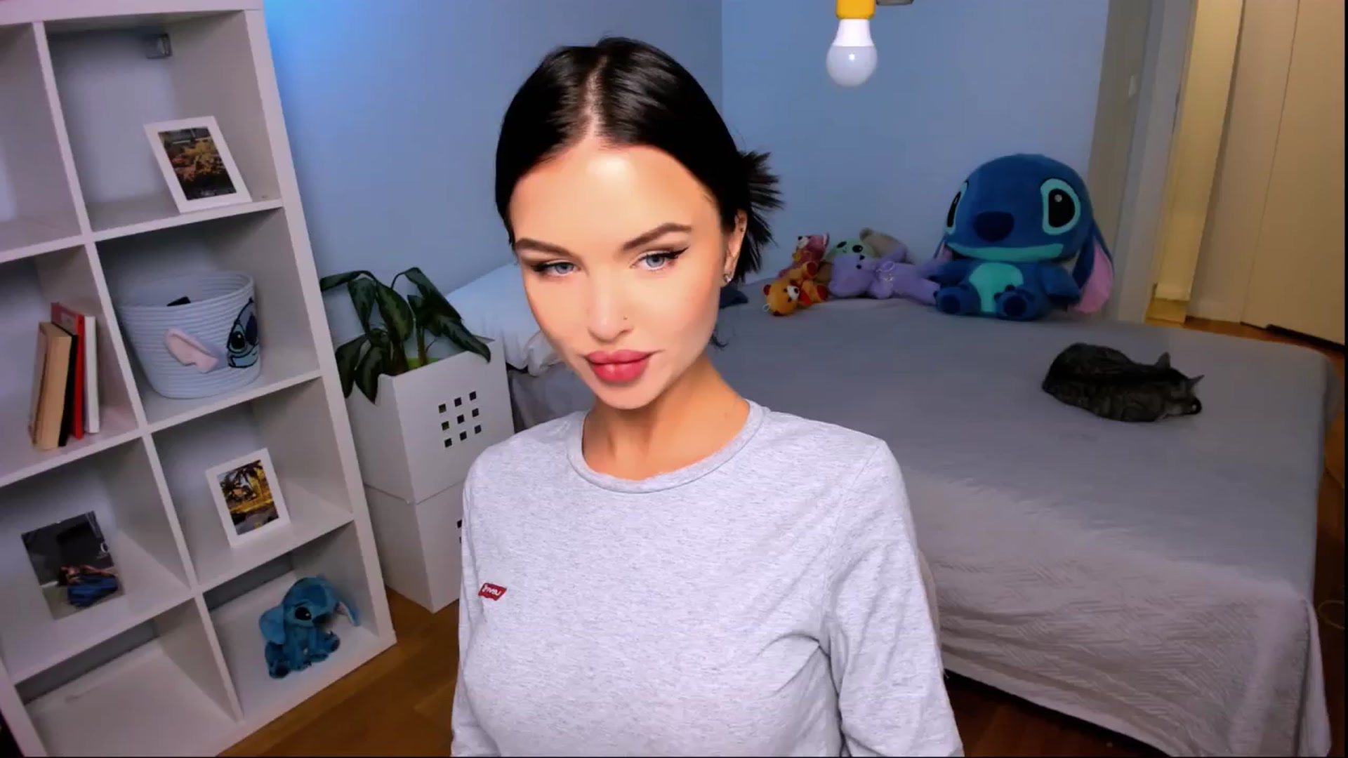 Gallery image thumbnail from LaNuitTresor's myfreecams stream on, 11/20/2024, 14:20 image 6 of 20