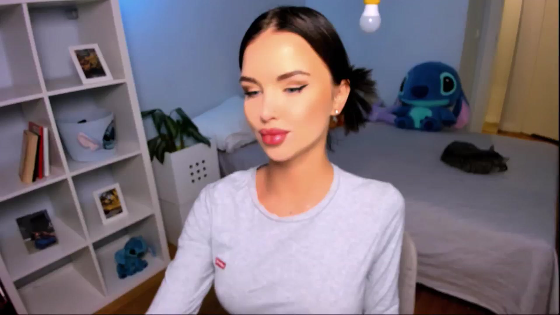 Gallery image thumbnail from LaNuitTresor's myfreecams stream on, 11/20/2024, 14:20 image 19 of 20