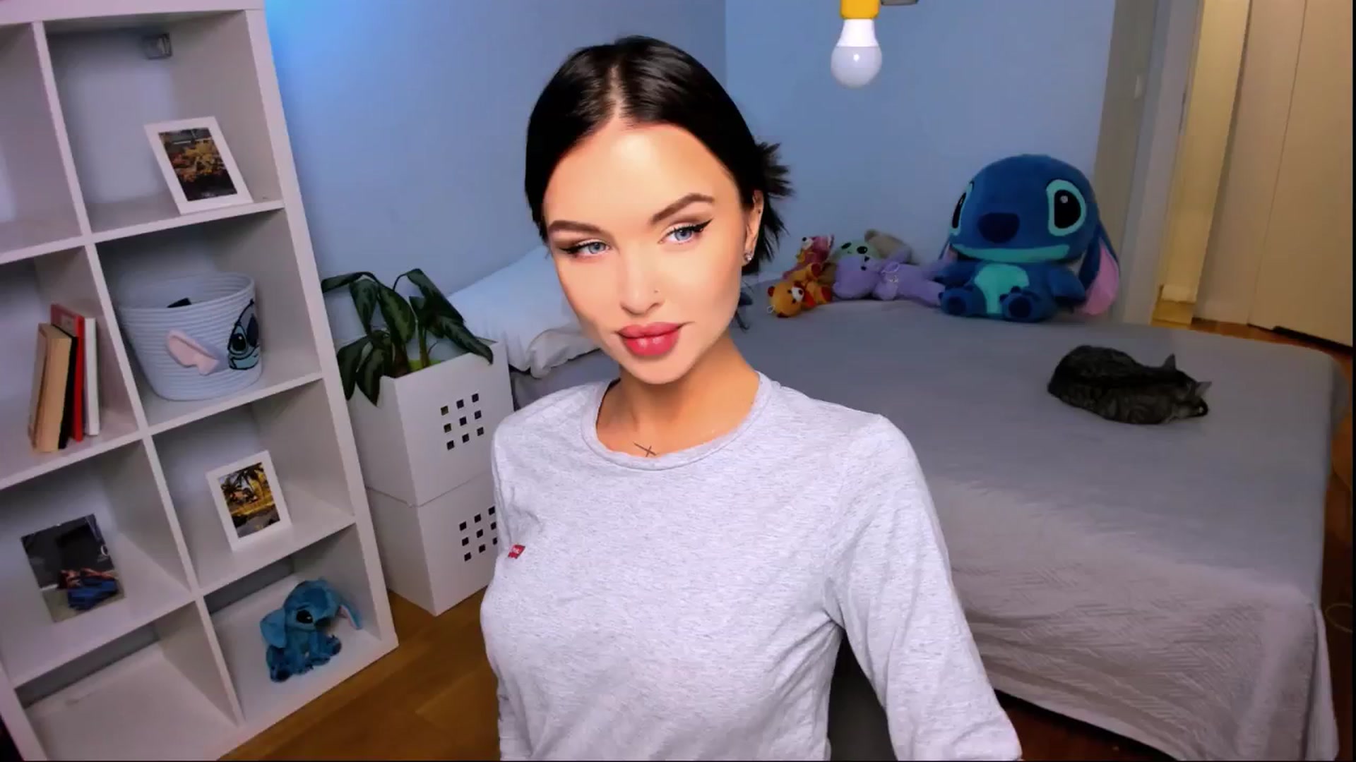 Gallery image thumbnail from LaNuitTresor's myfreecams stream on, 11/20/2024, 14:20 image 13 of 20