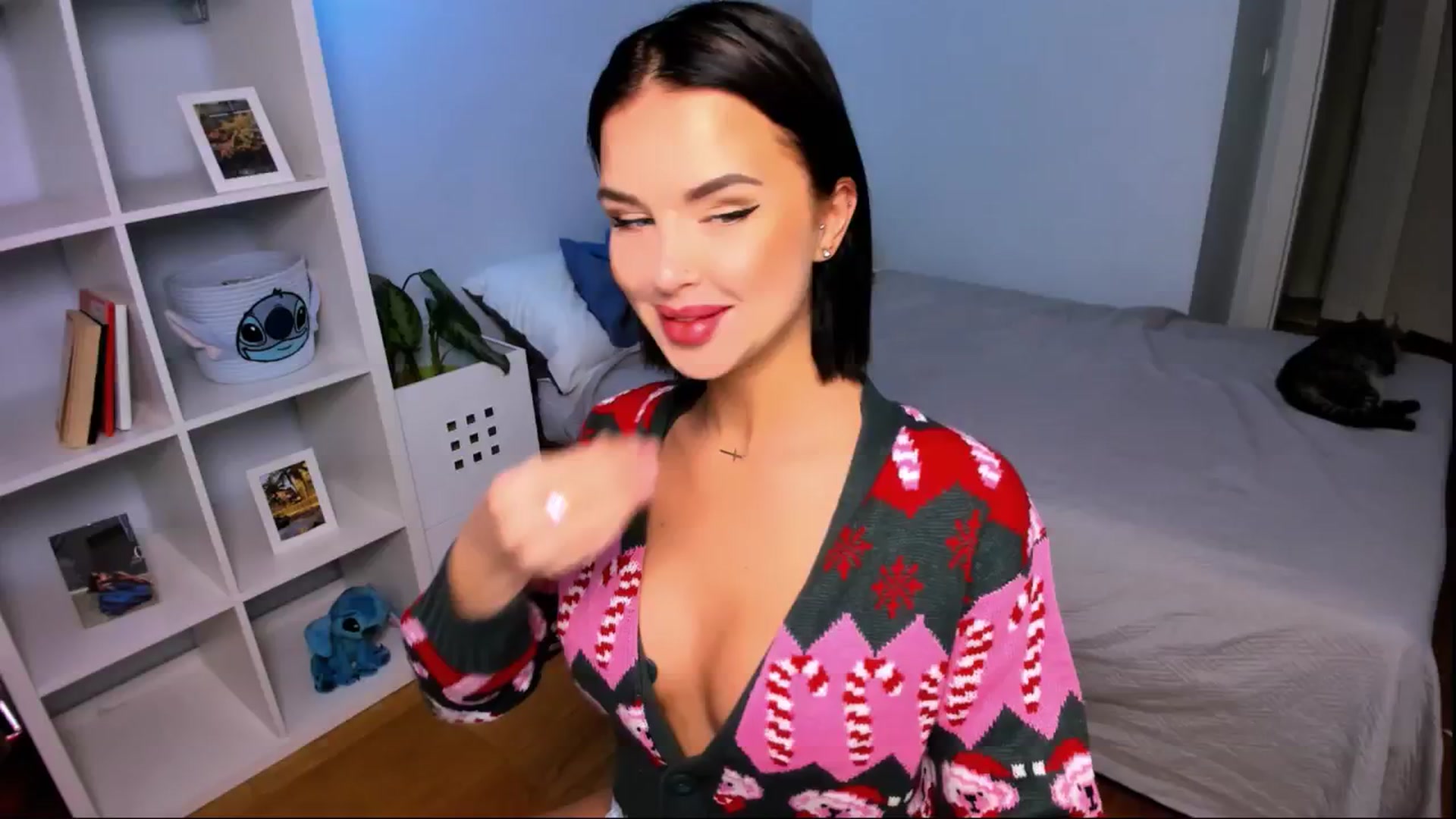 Gallery image thumbnail from LaNuitTresor's myfreecams stream on, 11/24/2024, 13:17 image 1 of 20