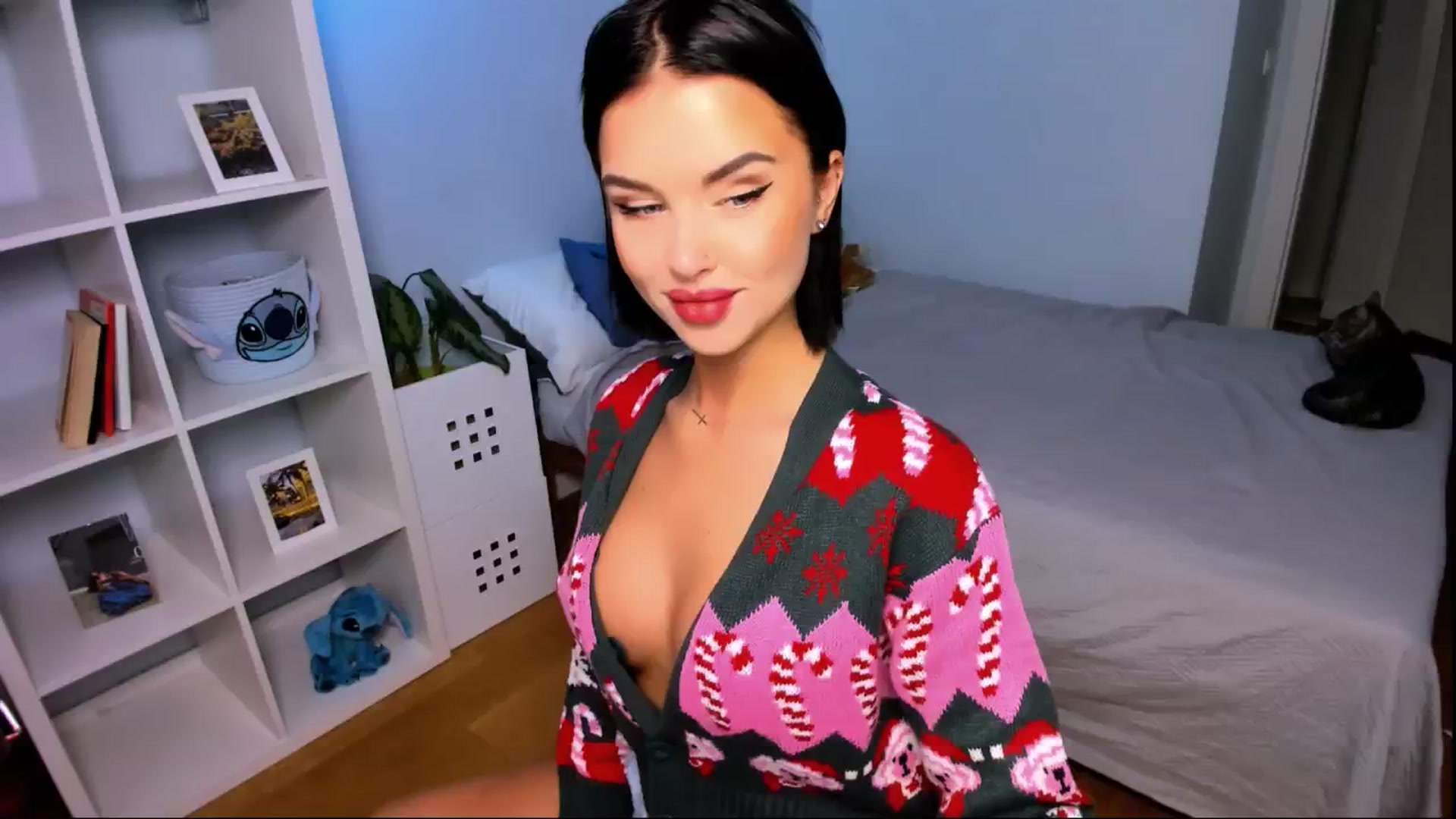 Gallery image thumbnail from LaNuitTresor's myfreecams stream on, 11/24/2024, 13:17 image 12 of 20