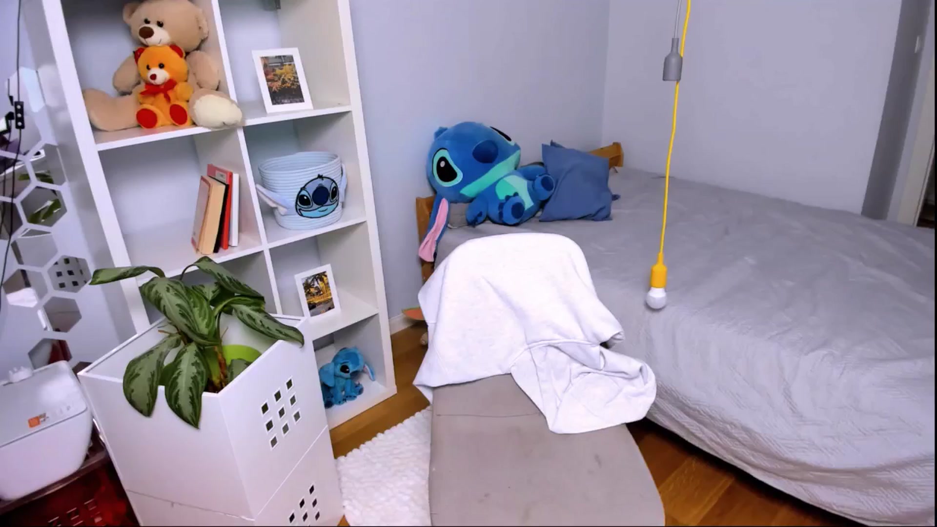 Gallery image thumbnail from LaNuitTresor's myfreecams stream on, 11/27/2024, 15:48 image 11 of 20