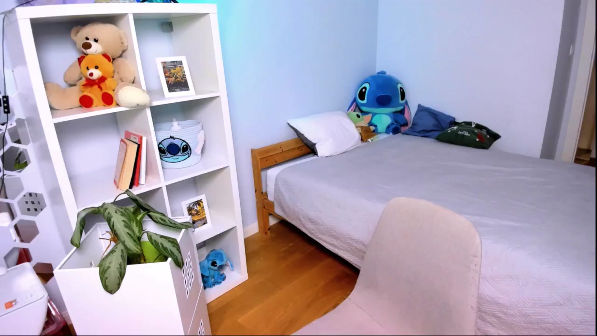 Gallery image thumbnail from LaNuitTresor's myfreecams stream on, 12/16/2024, 14:38 image 16 of 20