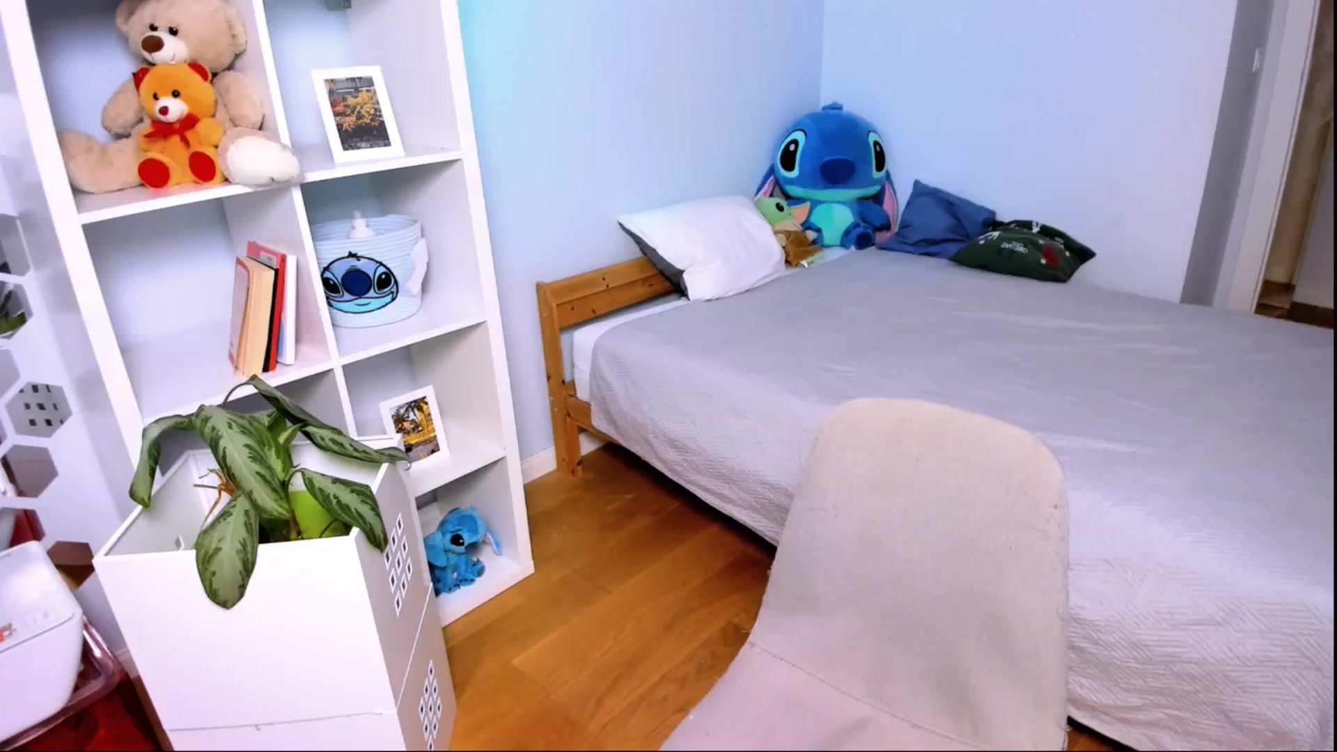 Gallery image thumbnail from LaNuitTresor's myfreecams stream on, 12/16/2024, 17:11 image 4 of 20