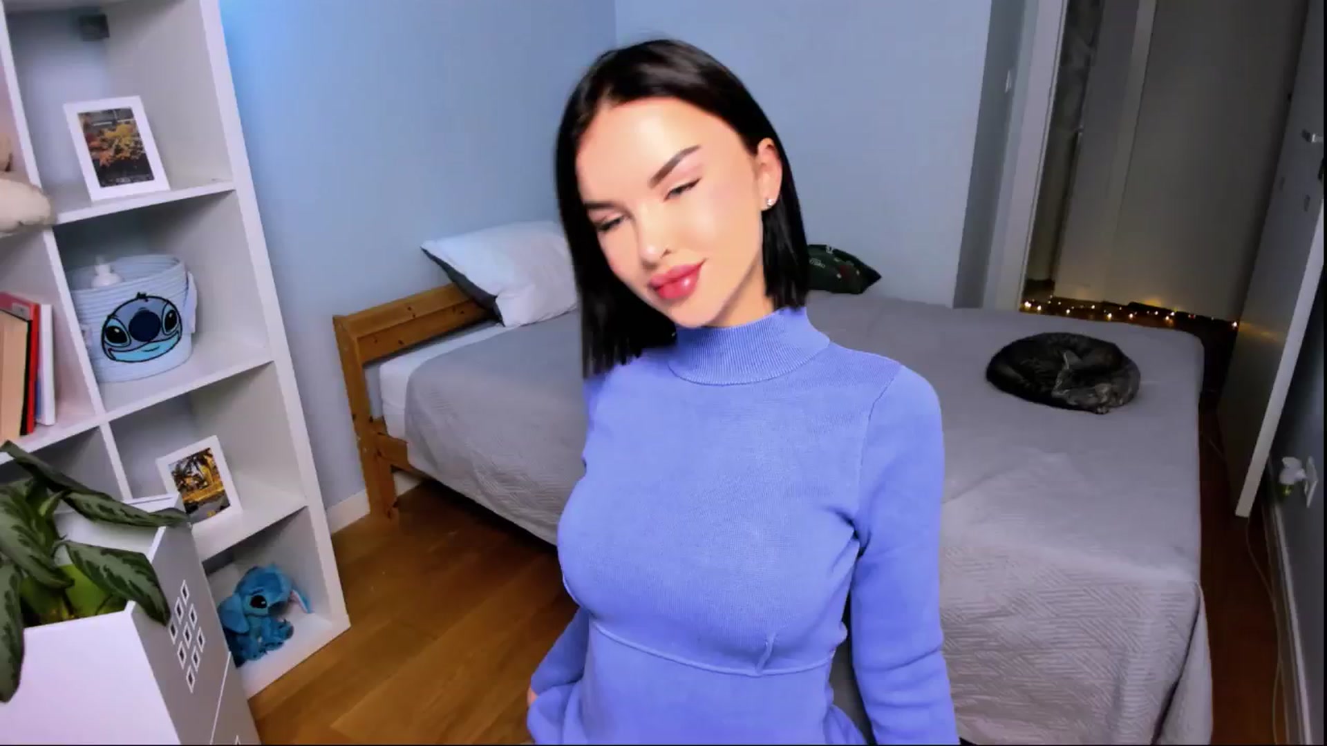 Gallery image thumbnail from LaNuitTresor's myfreecams stream on, 12/17/2024, 14:03 image 14 of 20