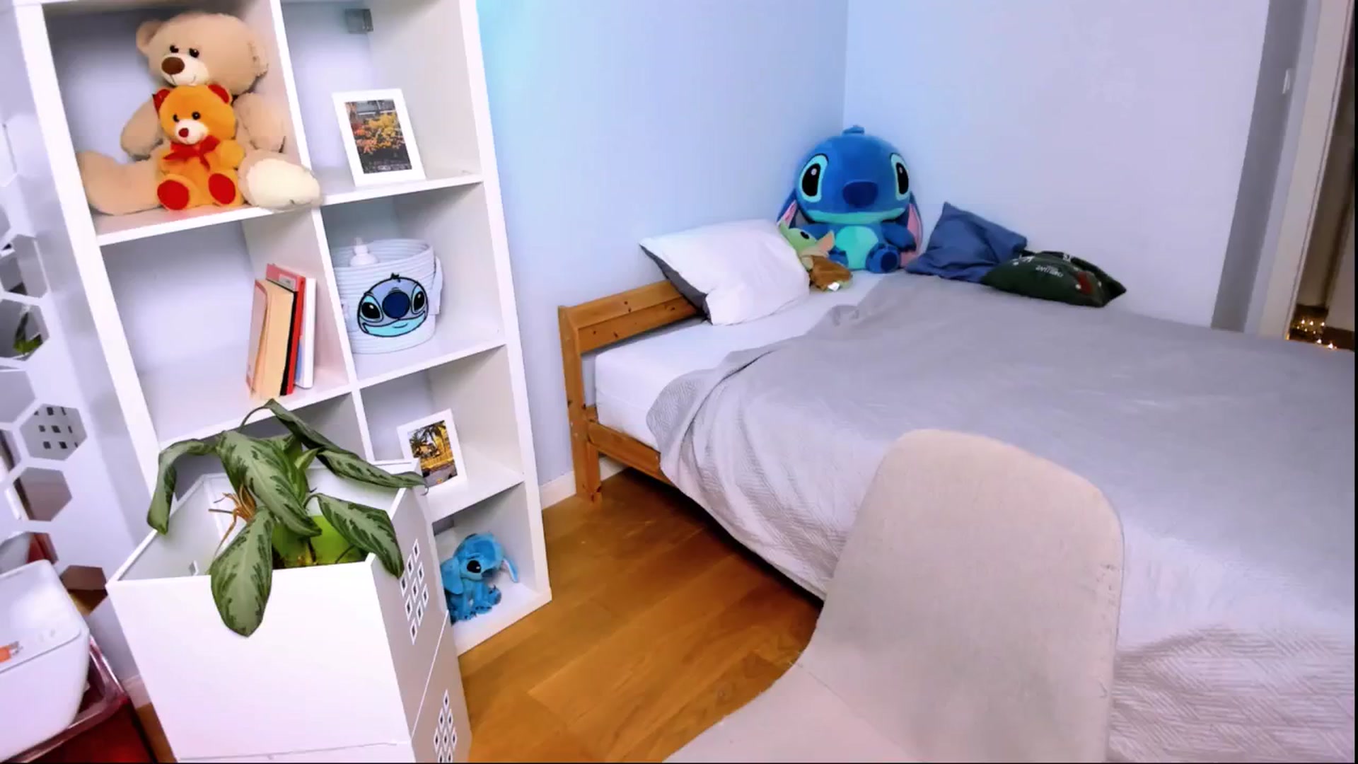 Gallery image thumbnail from LaNuitTresor's myfreecams stream on, 12/17/2024, 16:48 image 7 of 20