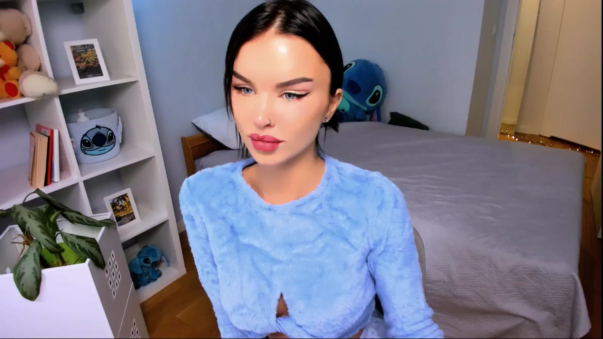 Gallery image thumbnail from LaNuitTresor's myfreecams stream on, 12/18/2024, 12:04 image 5 of 20