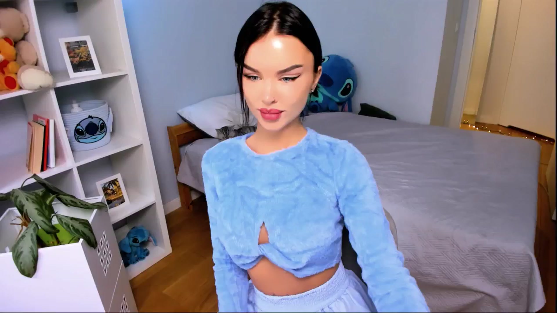 Gallery image thumbnail from LaNuitTresor's myfreecams stream on, 12/18/2024, 12:04 image 3 of 20
