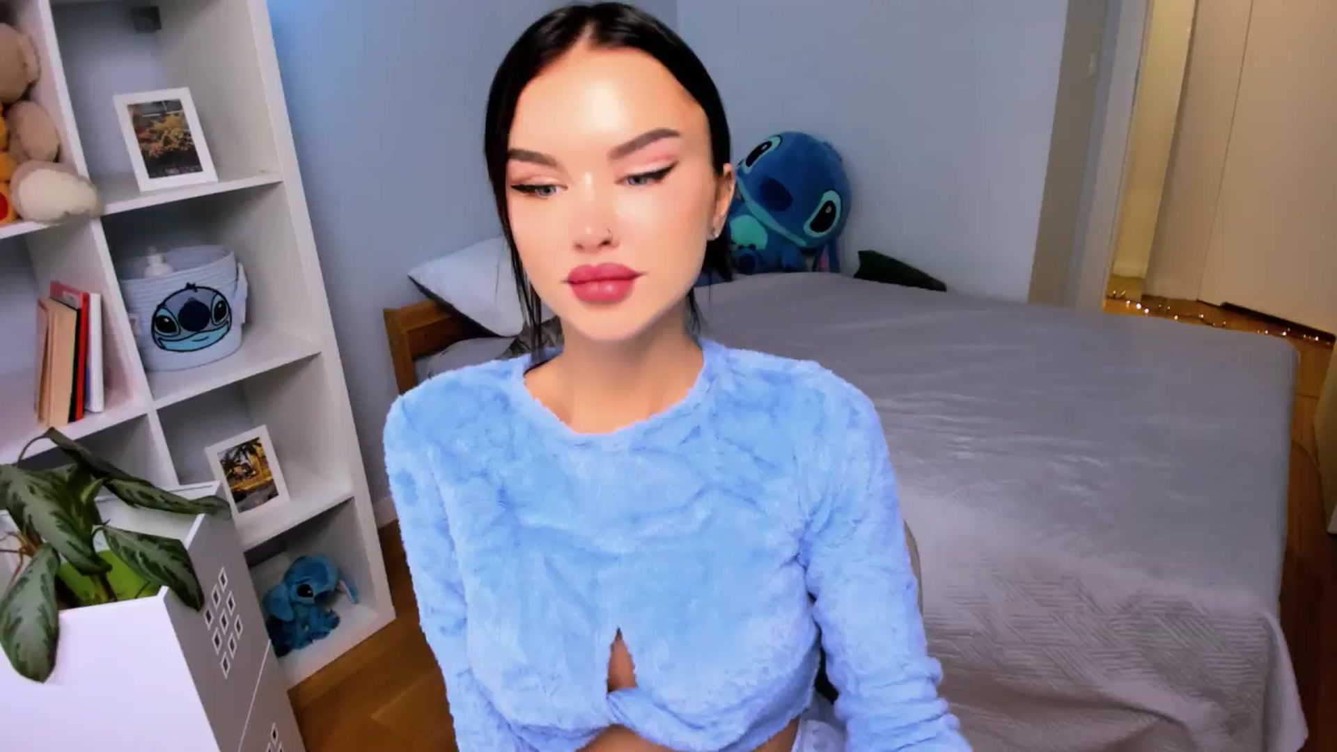Gallery image thumbnail from LaNuitTresor's myfreecams stream on, 12/18/2024, 12:04 image 9 of 20