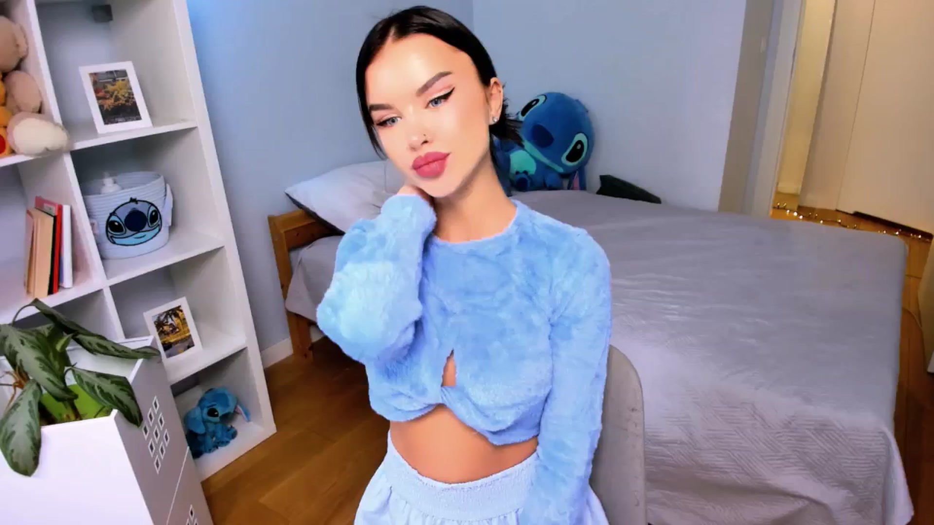 Gallery image thumbnail from LaNuitTresor's myfreecams stream on, 12/18/2024, 12:04 image 10 of 20