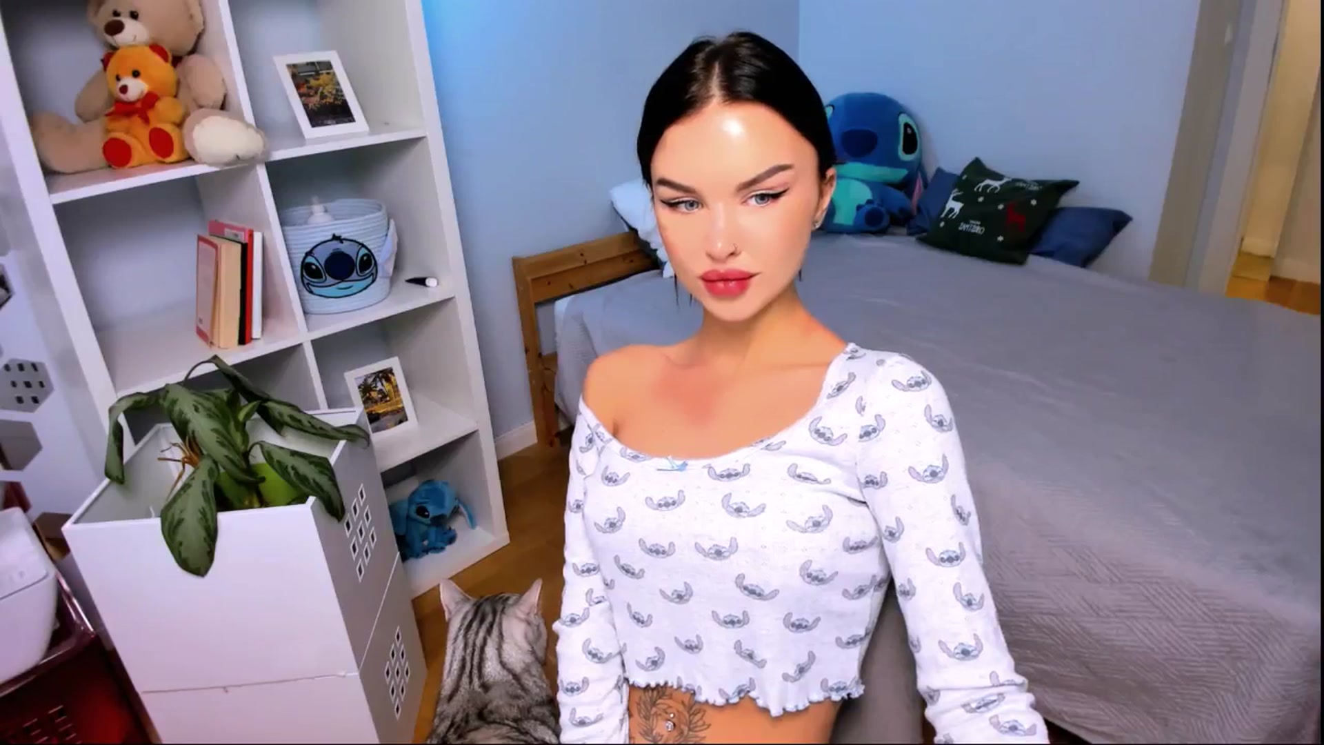 Gallery image thumbnail from LaNuitTresor's myfreecams stream on, 12/21/2024, 13:31 image 12 of 20