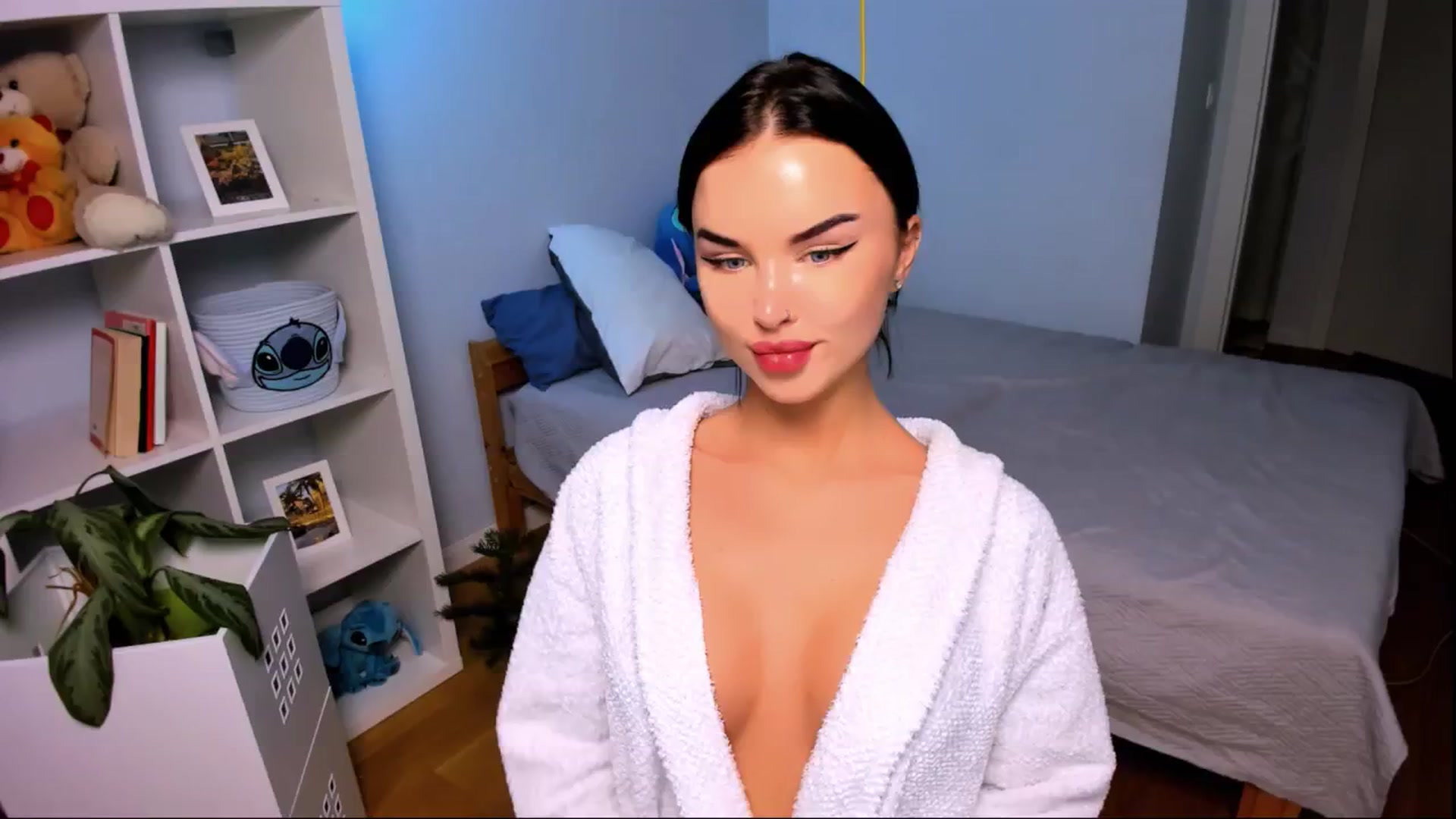Gallery image thumbnail from LaNuitTresor's myfreecams stream on, 12/23/2024, 19:58 image 13 of 20