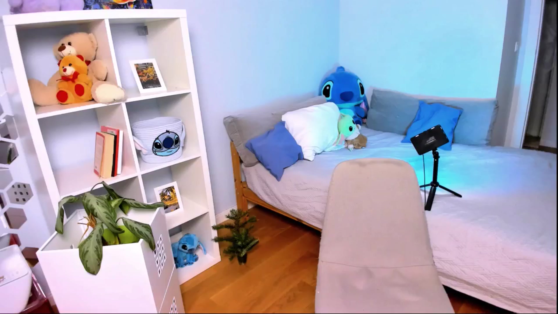 Gallery image thumbnail from LaNuitTresor's myfreecams stream on, 12/24/2024, 20:22 image 18 of 20