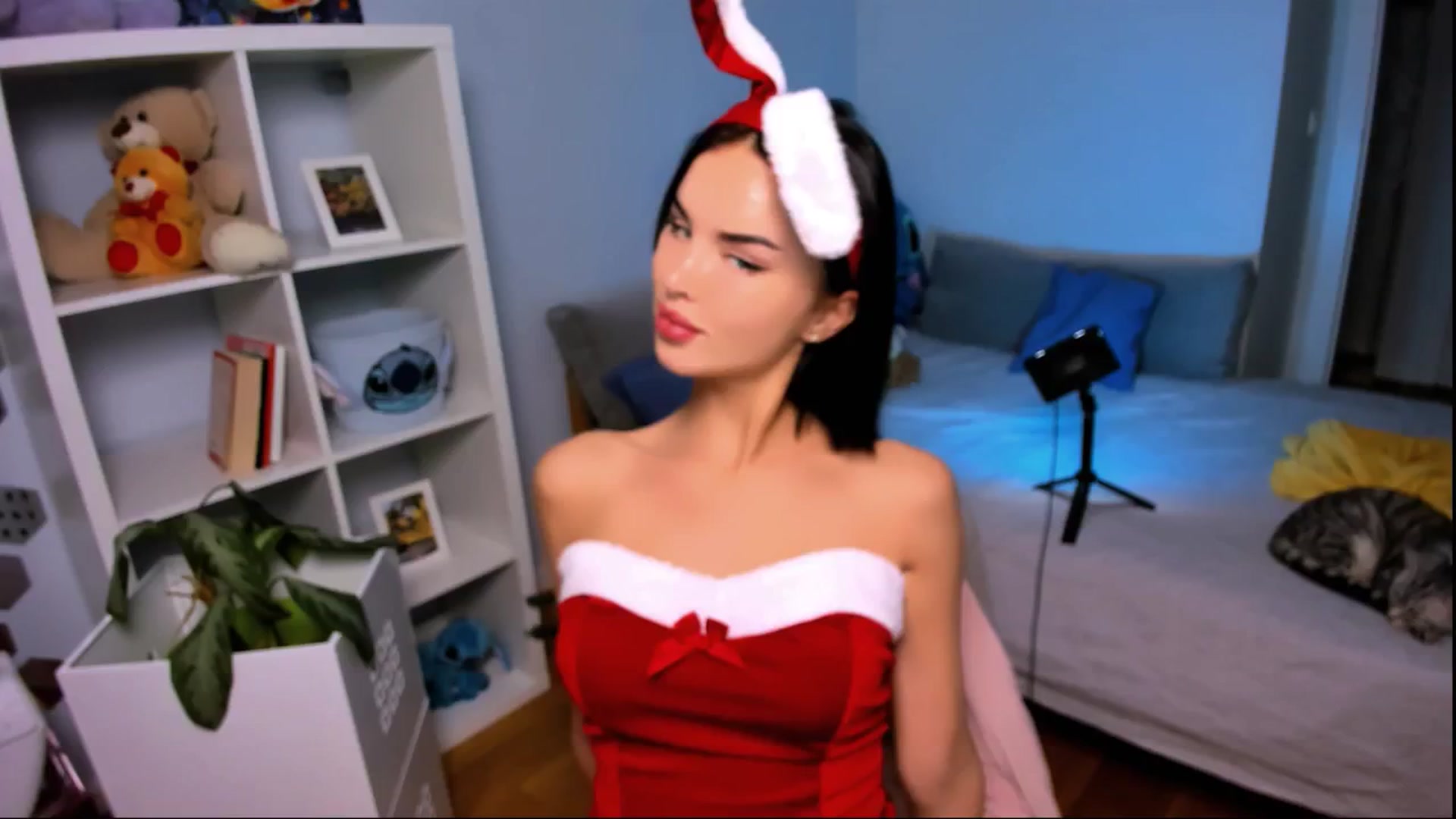 Gallery image thumbnail from LaNuitTresor's myfreecams stream on, 12/24/2024, 23:53 image 18 of 20