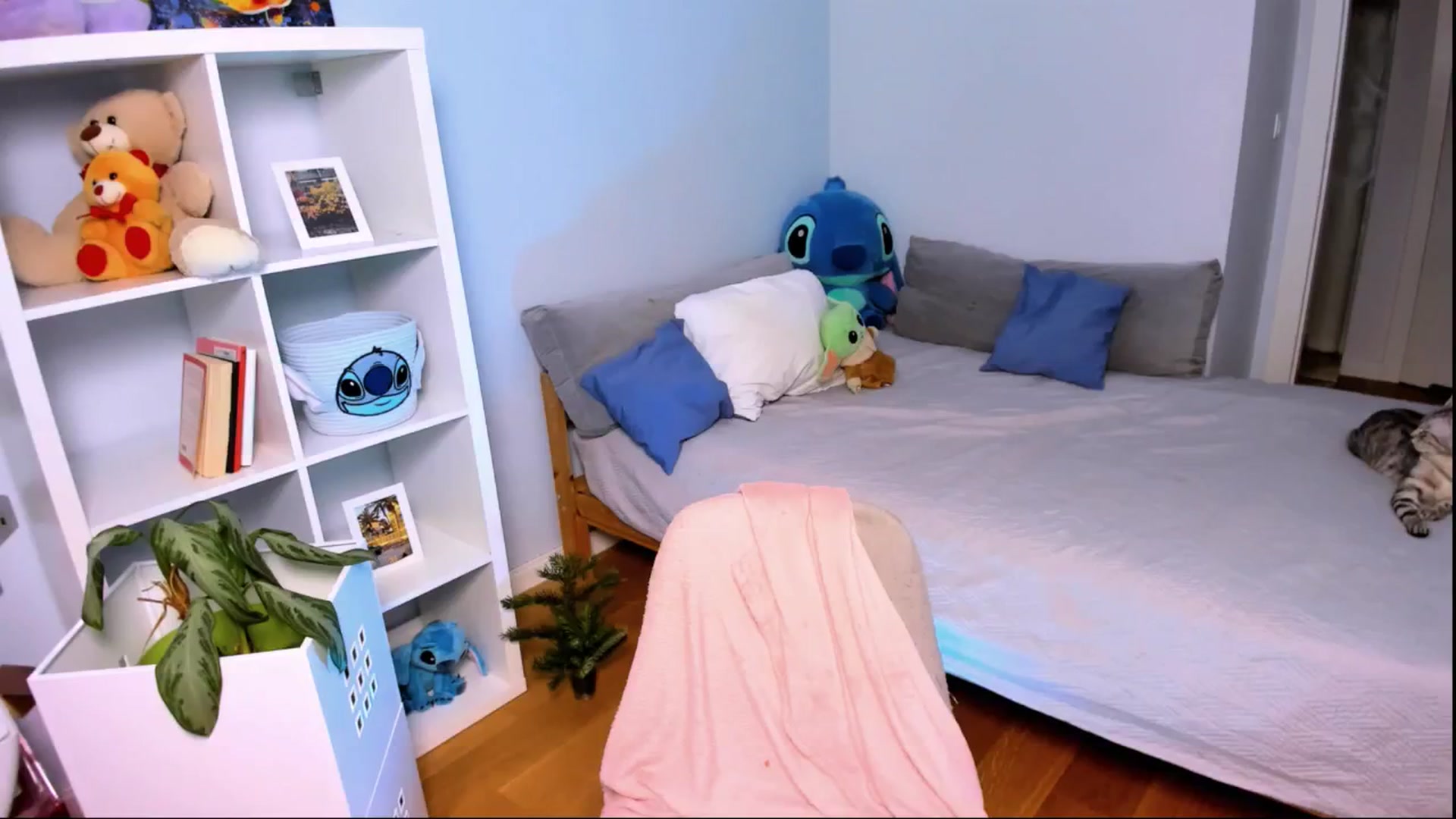 Gallery image thumbnail from LaNuitTresor's myfreecams stream on, 12/25/2024, 03:06 image 10 of 20