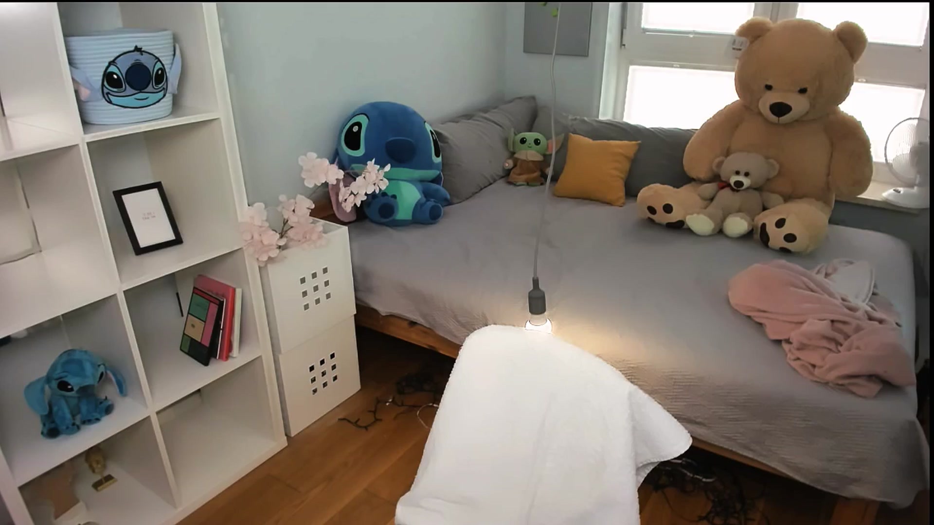 Gallery image thumbnail from LaNuitTresor's myfreecams stream on, 04/20/2025, 14:26 image 19 of 20