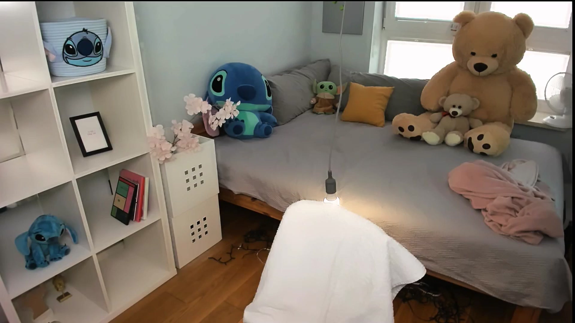 Gallery image thumbnail from LaNuitTresor's myfreecams stream on, 04/20/2025, 14:26 image 16 of 20