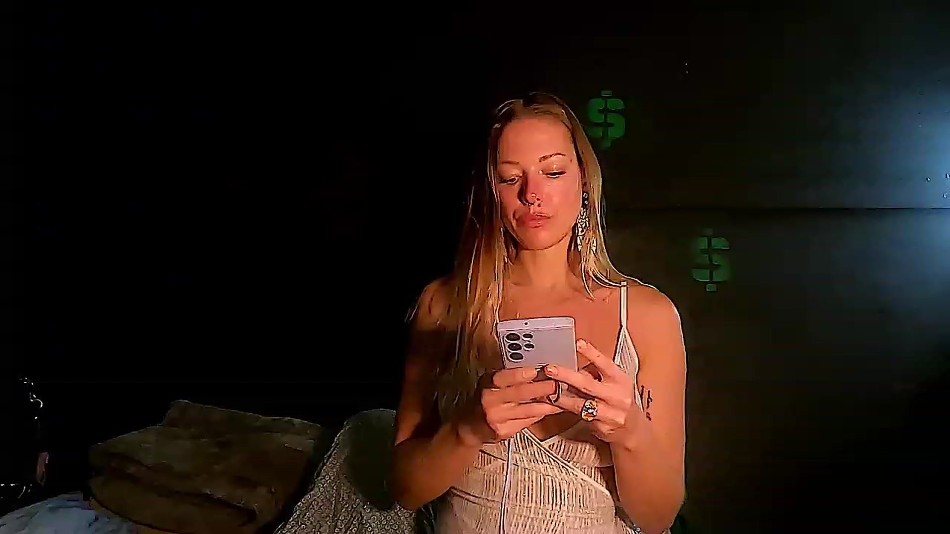 Gallery image thumbnail from LaReinas_Lips's myfreecams stream on, 08/16/2023, 16:28 image 20 of 20