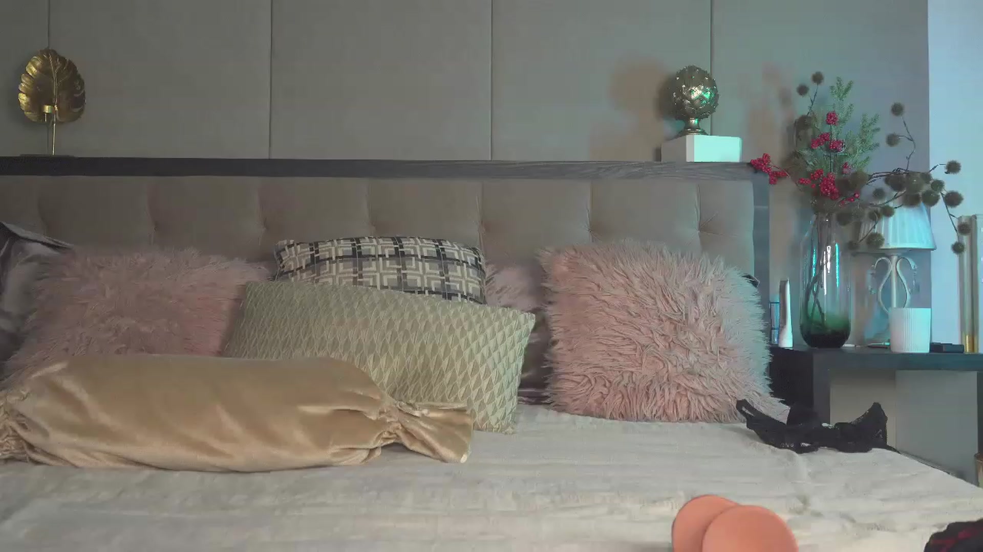 Gallery image thumbnail from LaSeductrice's myfreecams stream on, 01/10/2023, 22:22 image 2 of 20