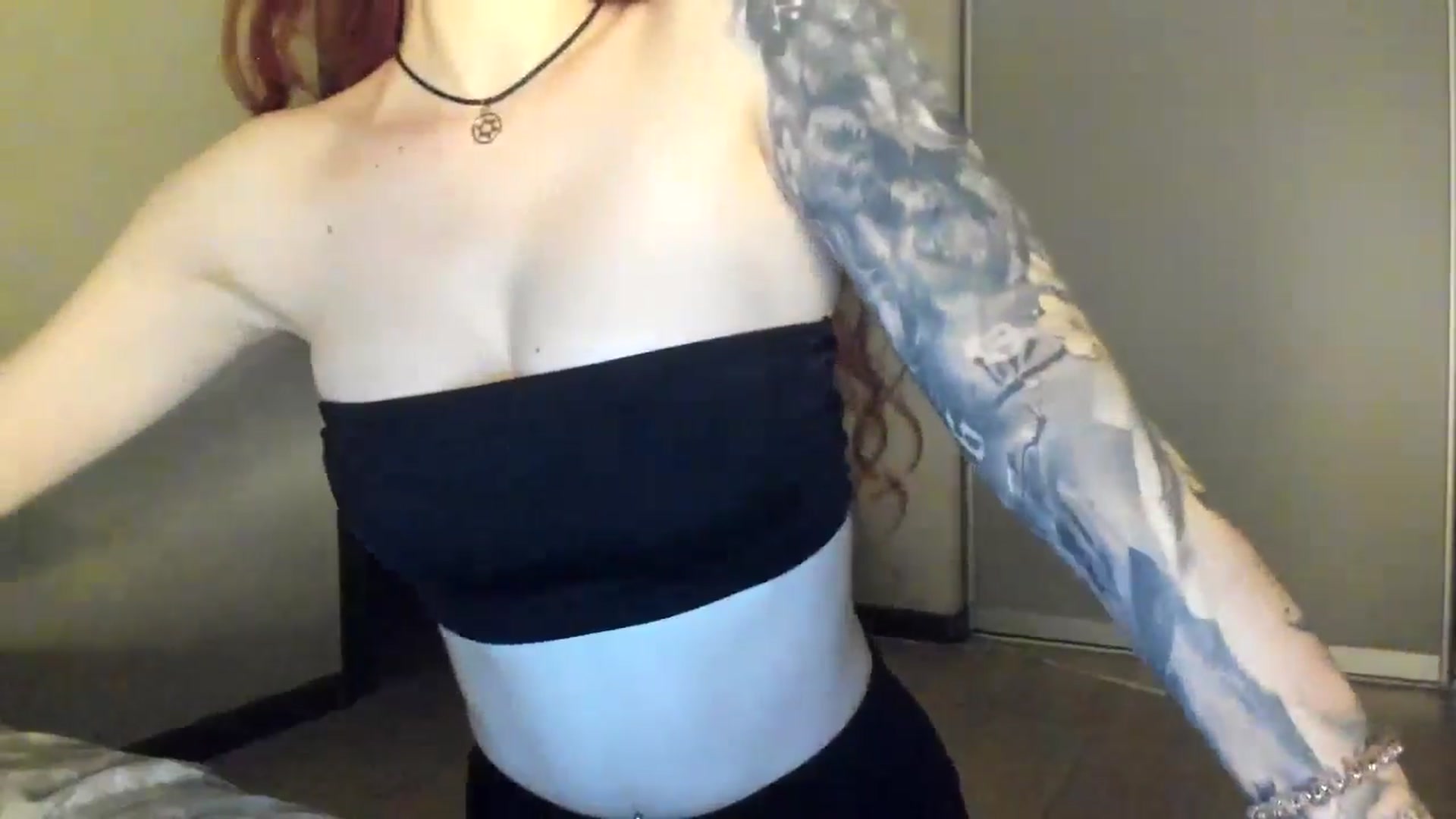 Gallery image thumbnail from La_Va's myfreecams stream on, 07/17/2024, 22:50 image 3 of 20