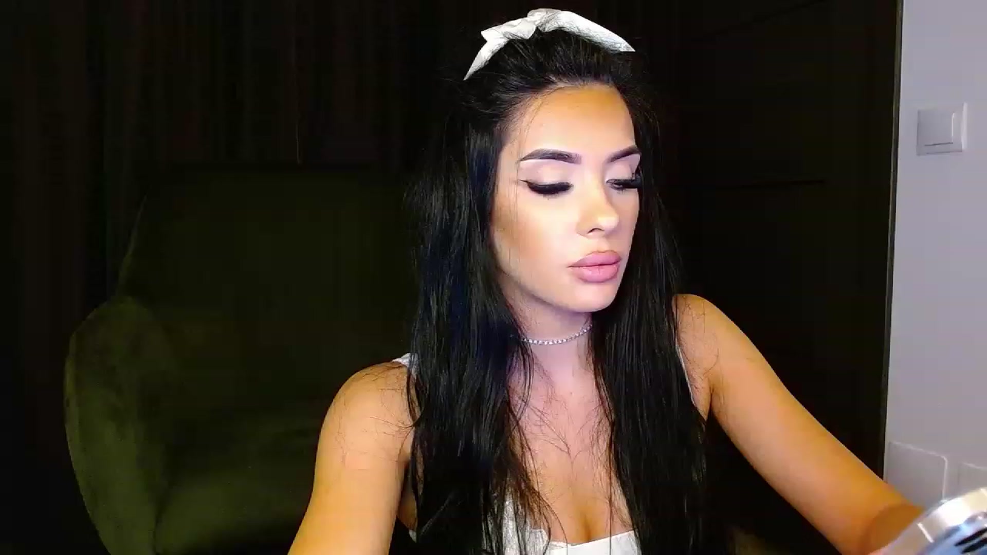 Gallery image thumbnail from La_bandida's myfreecams stream on, 06/27/2023, 23:33 image 15 of 20