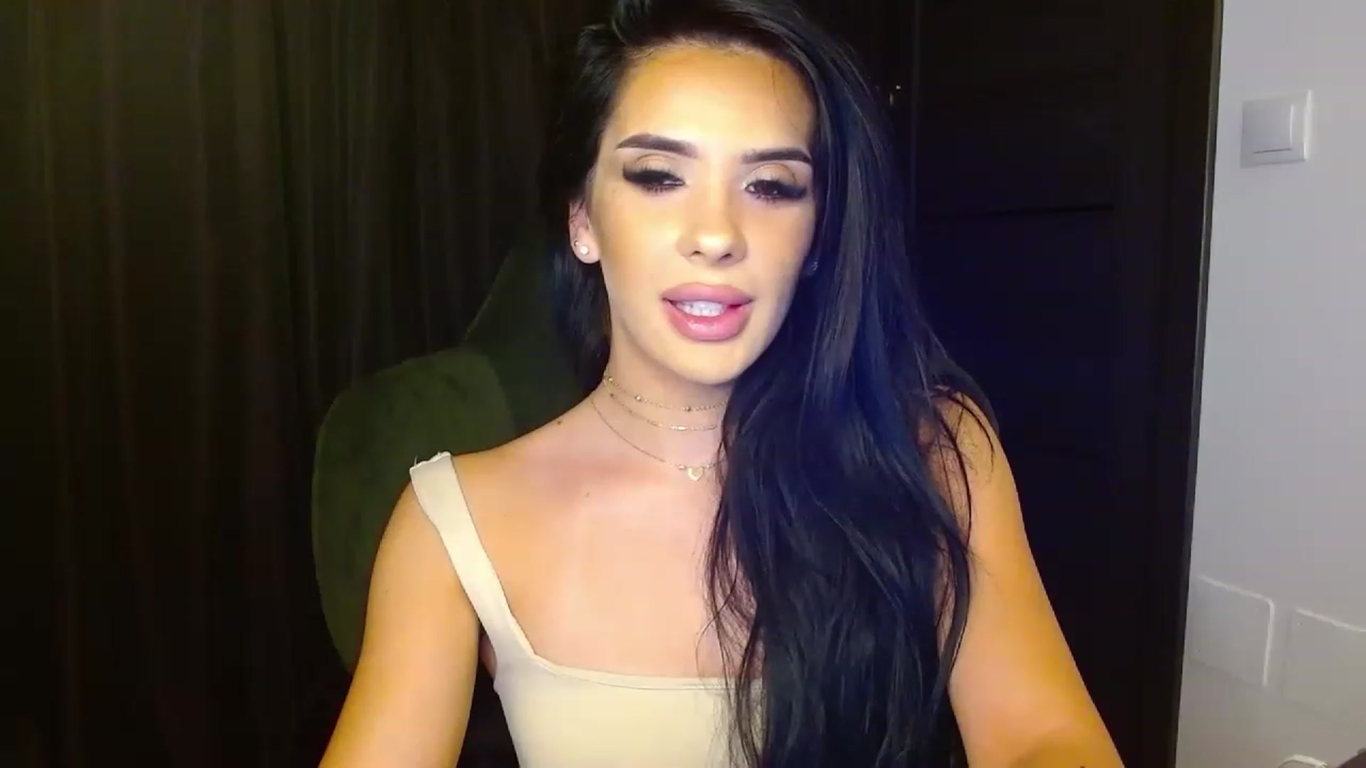 Gallery image thumbnail from La_bandida's myfreecams stream on, 07/05/2023, 22:42 image 12 of 20