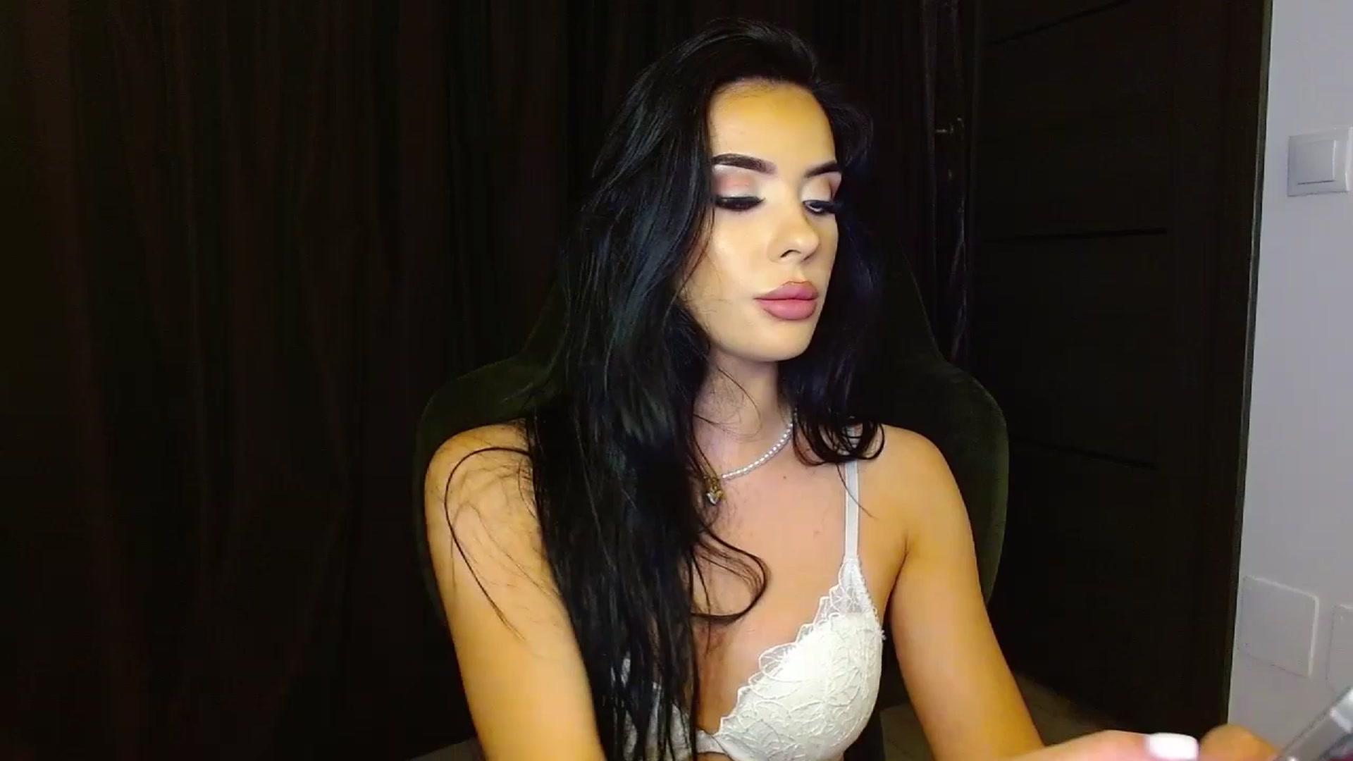 Gallery image thumbnail from La_bandida's myfreecams stream on, 07/11/2023, 20:09 image 15 of 20