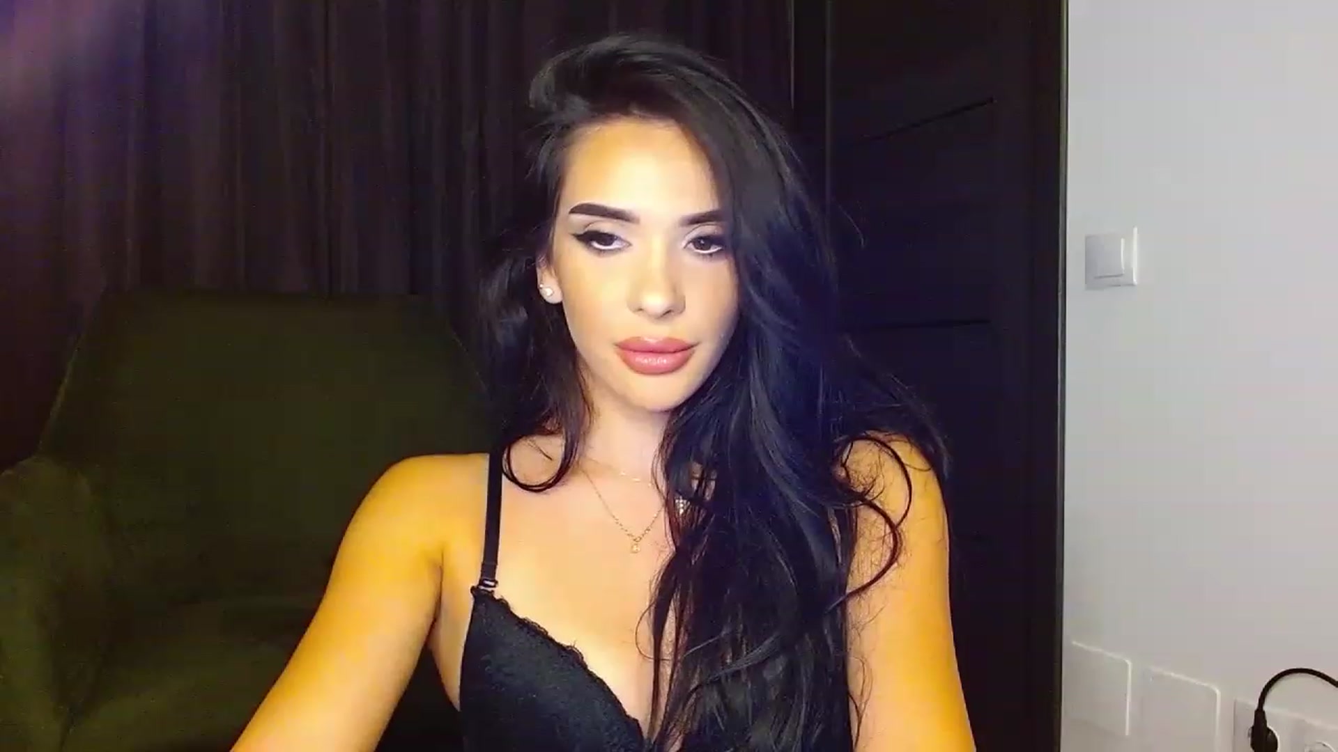 Gallery image thumbnail from La_bandida's myfreecams stream on, 08/15/2023, 20:20 image 5 of 20