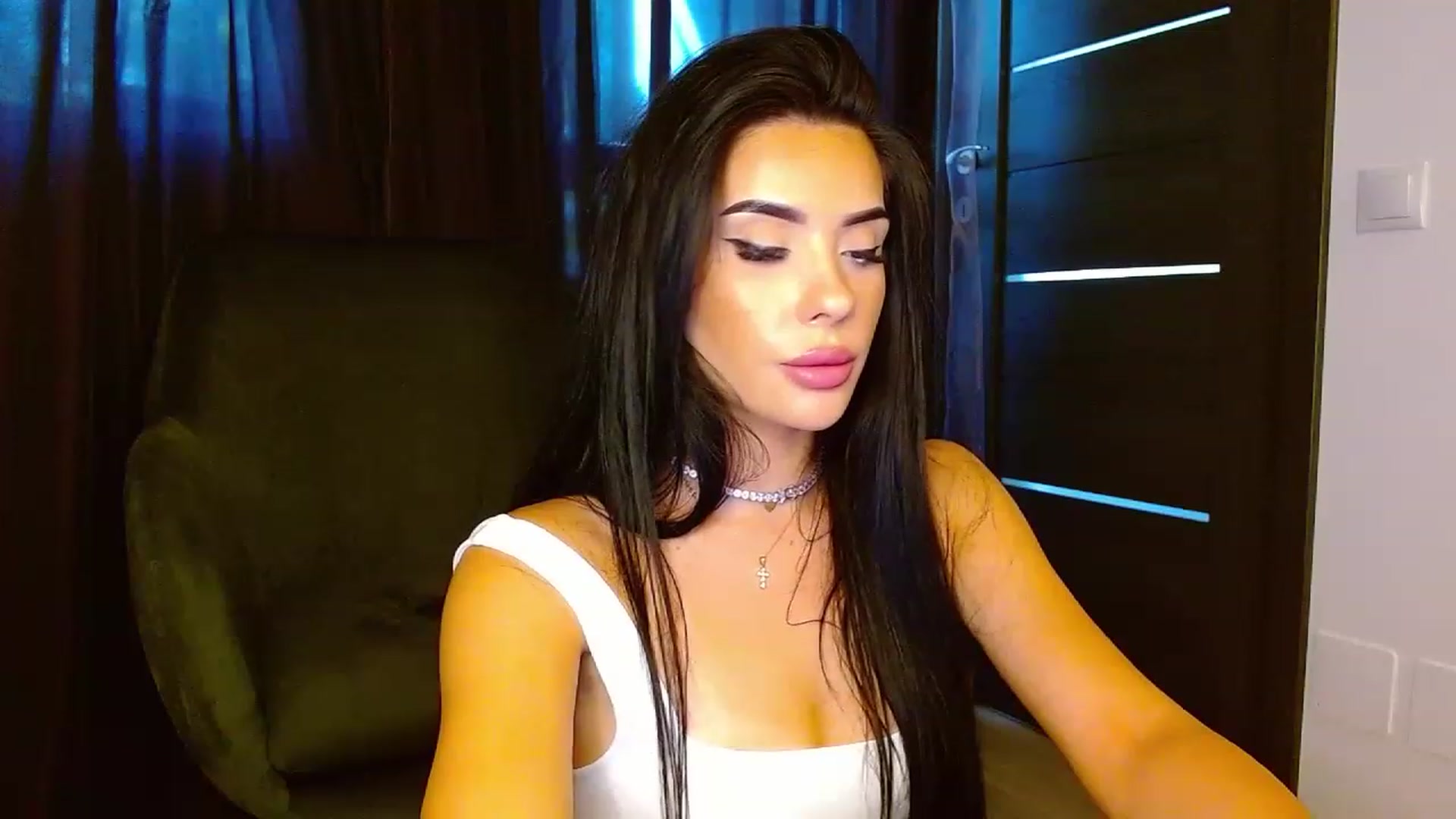 Gallery image thumbnail from La_bandida's myfreecams stream on, 08/17/2023, 13:22 image 12 of 20