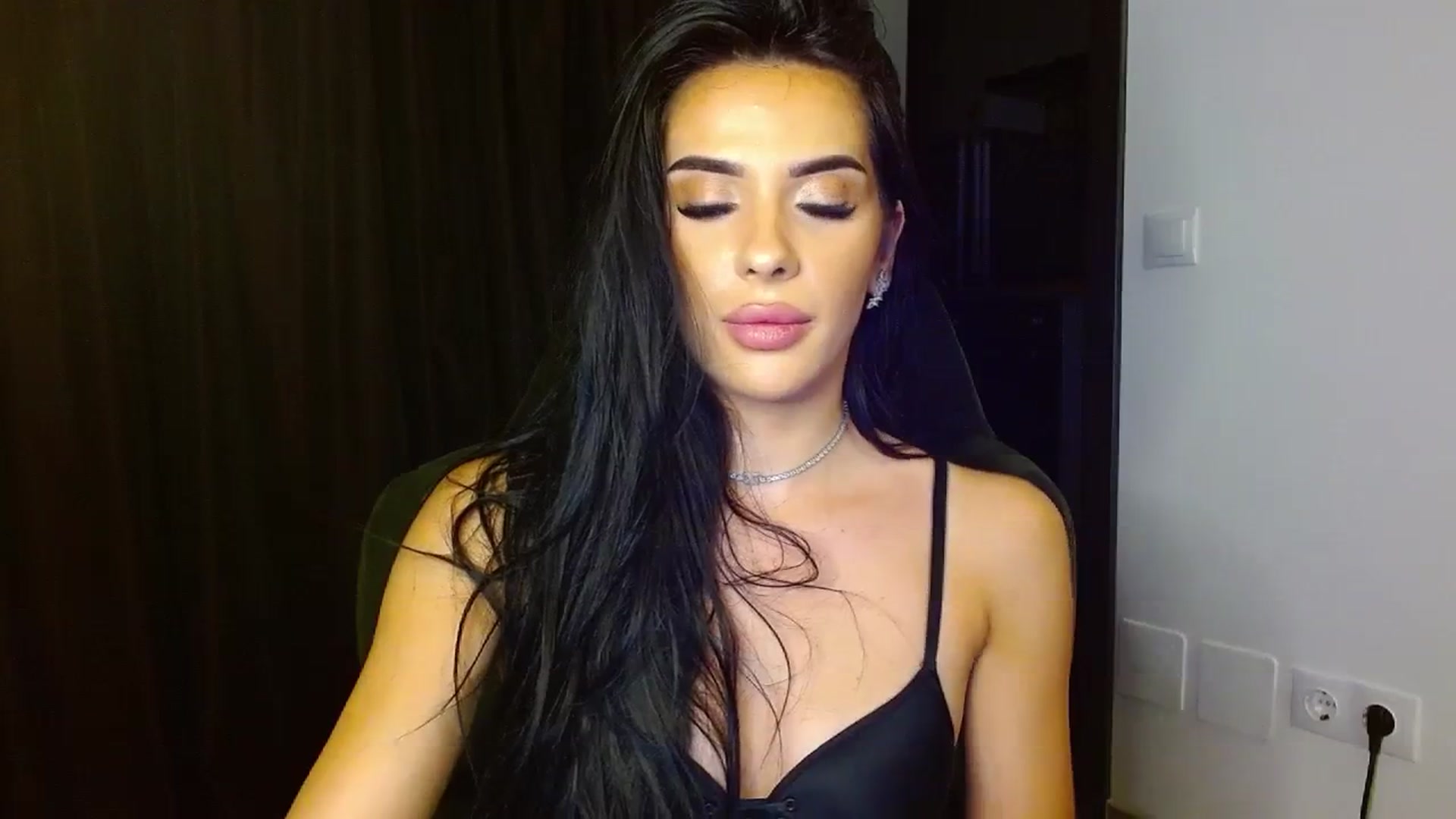 Gallery image thumbnail from La_bandida's myfreecams stream on, 08/22/2023, 24:03 image 18 of 20
