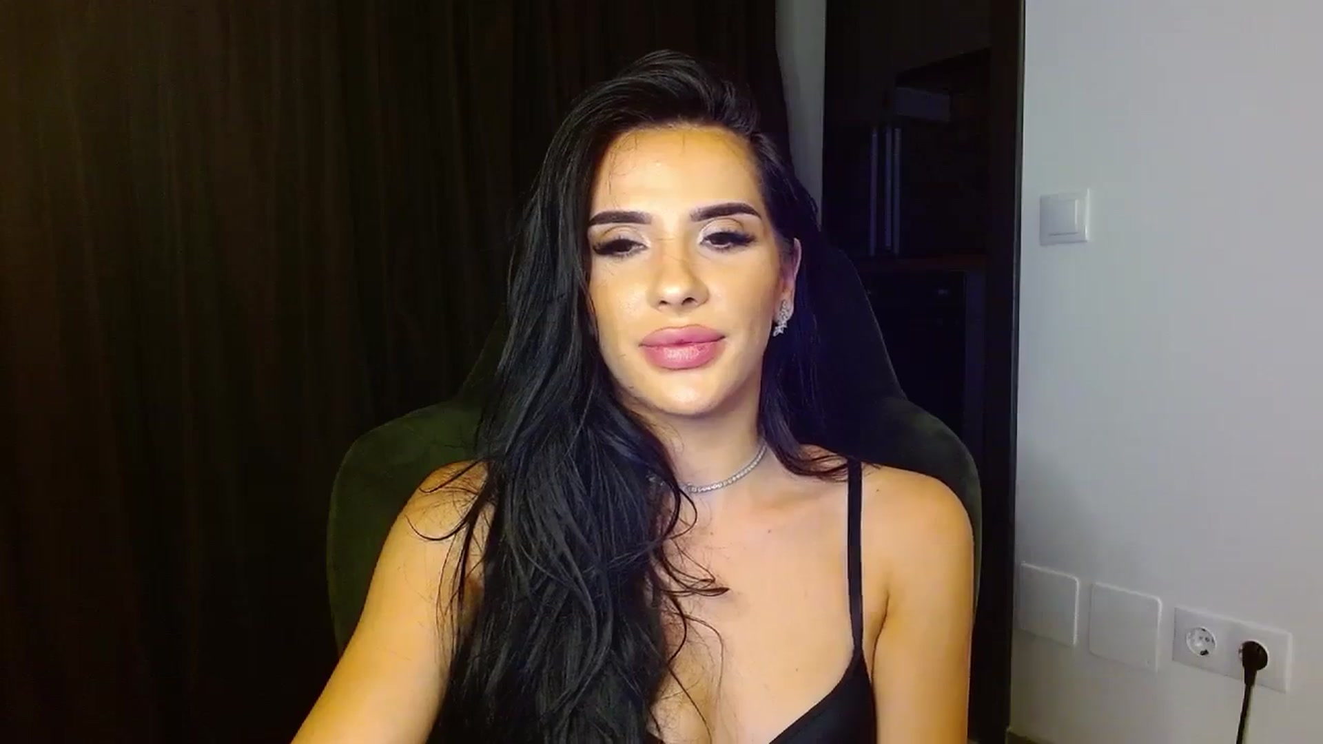 Gallery image thumbnail from La_bandida's myfreecams stream on, 08/22/2023, 24:24 image 11 of 20