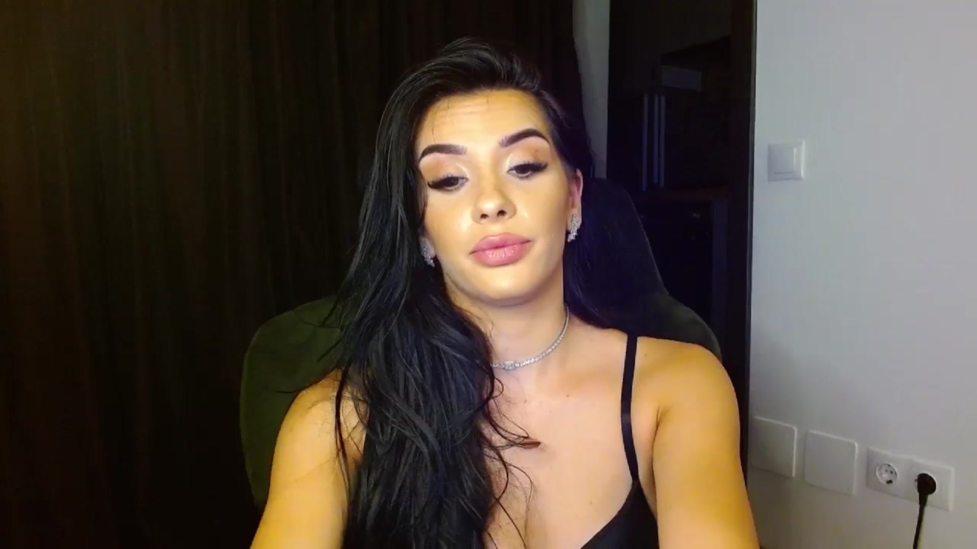 Gallery image thumbnail from La_bandida's myfreecams stream on, 08/22/2023, 24:24 image 6 of 20