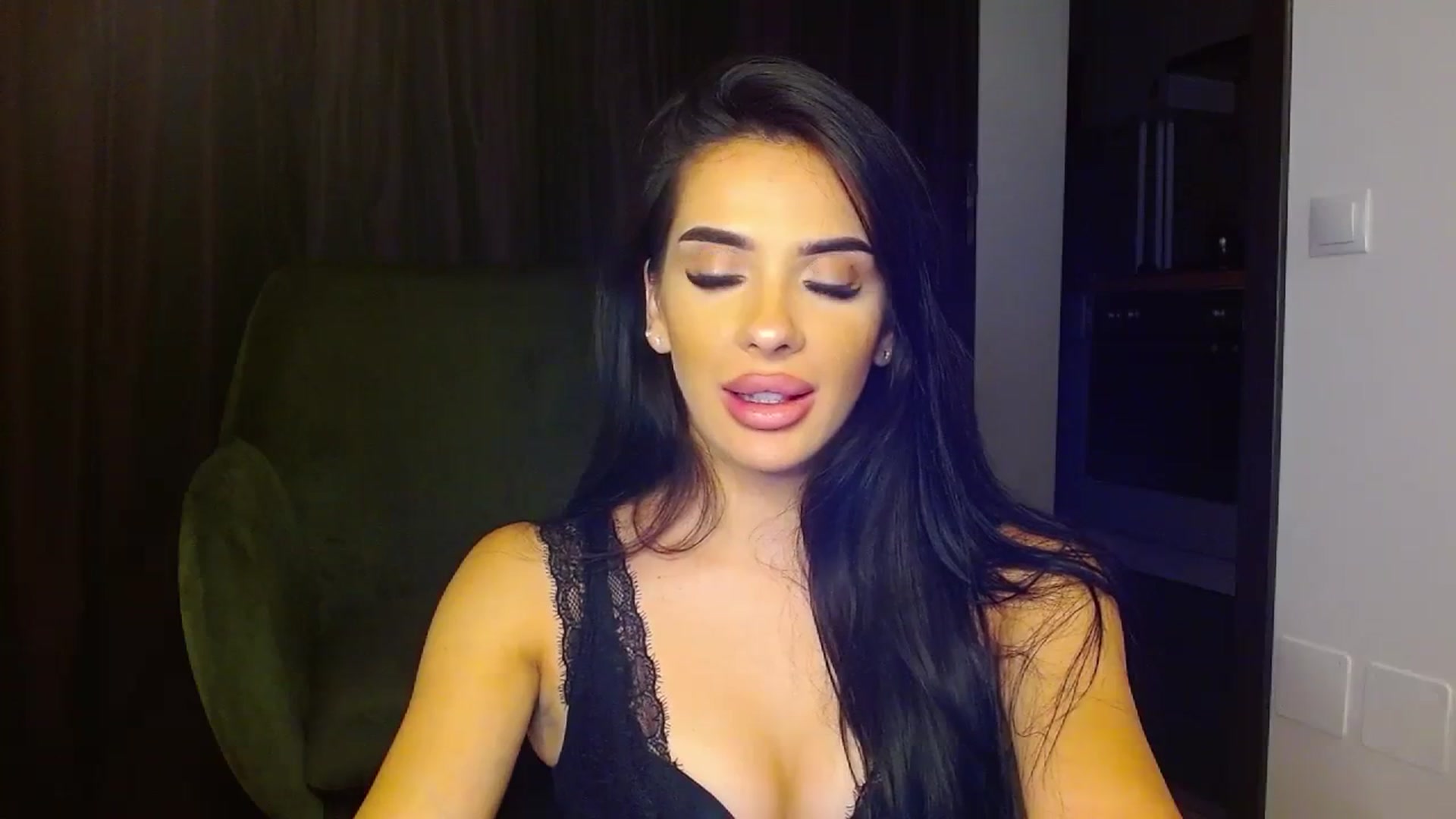 Gallery image thumbnail from La_bandida's myfreecams stream on, 08/26/2023, 20:42 image 3 of 20